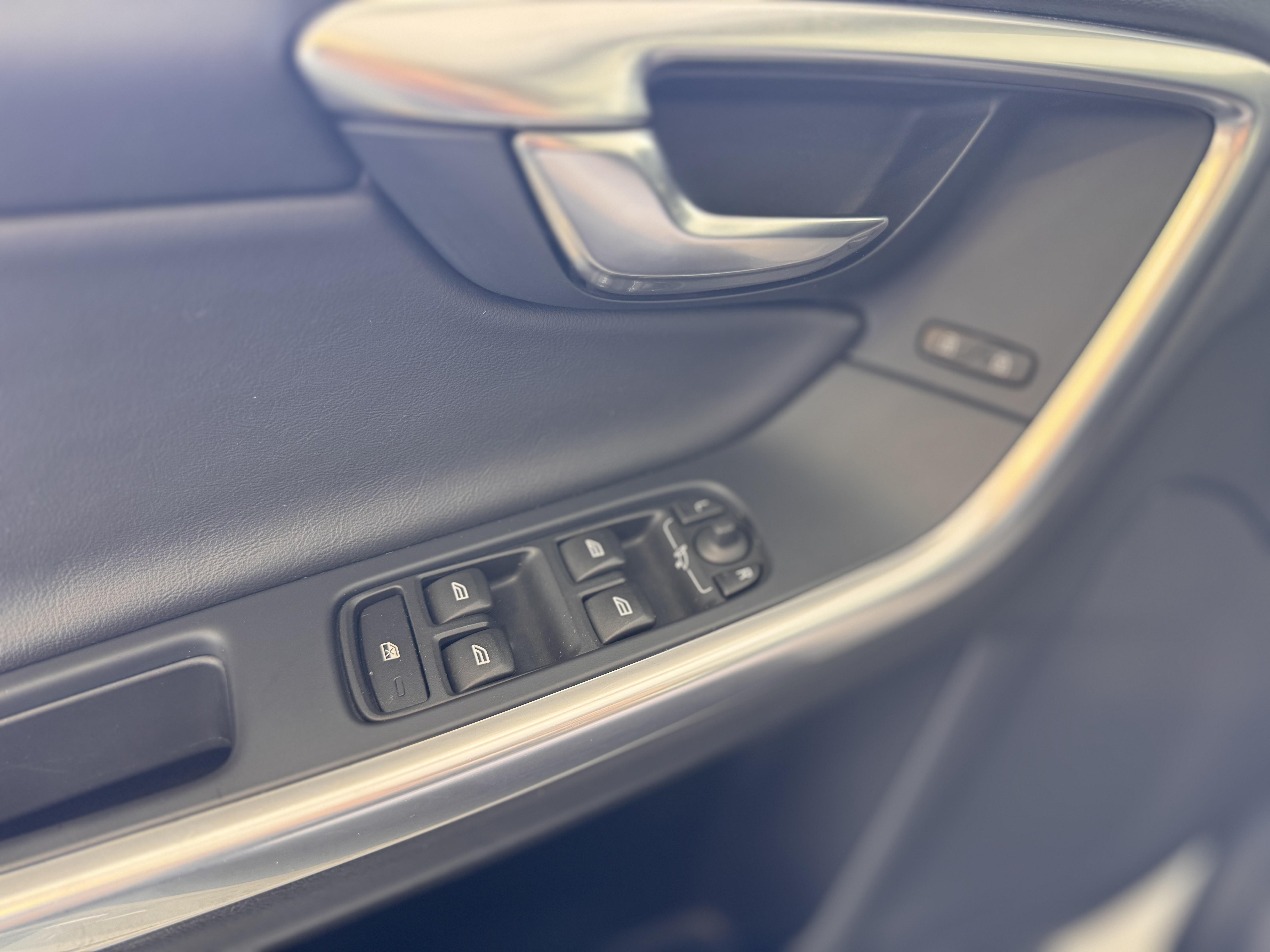 VOLVO V60 D3 150 ch Stop&Start R-Design - Véhicule Occasion Océane Auto