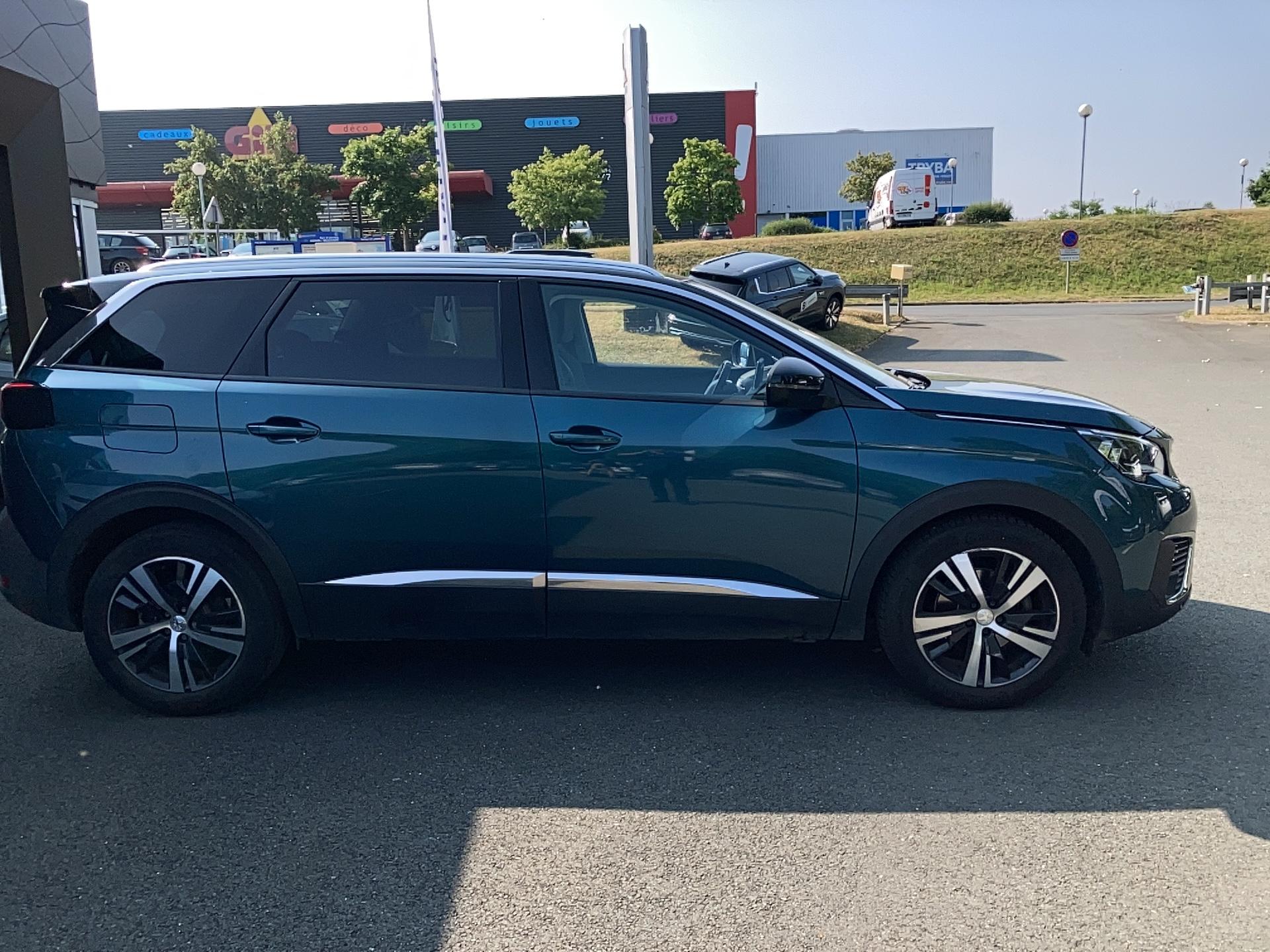 PEUGEOT 5008 PureTech 130ch S&S BVM6 Allure - Véhicule Occasion - Océane Auto PEUGEOT 5008 PureTech 130ch S&S BVM6 Allure - Véhicule Occasion Océane Auto