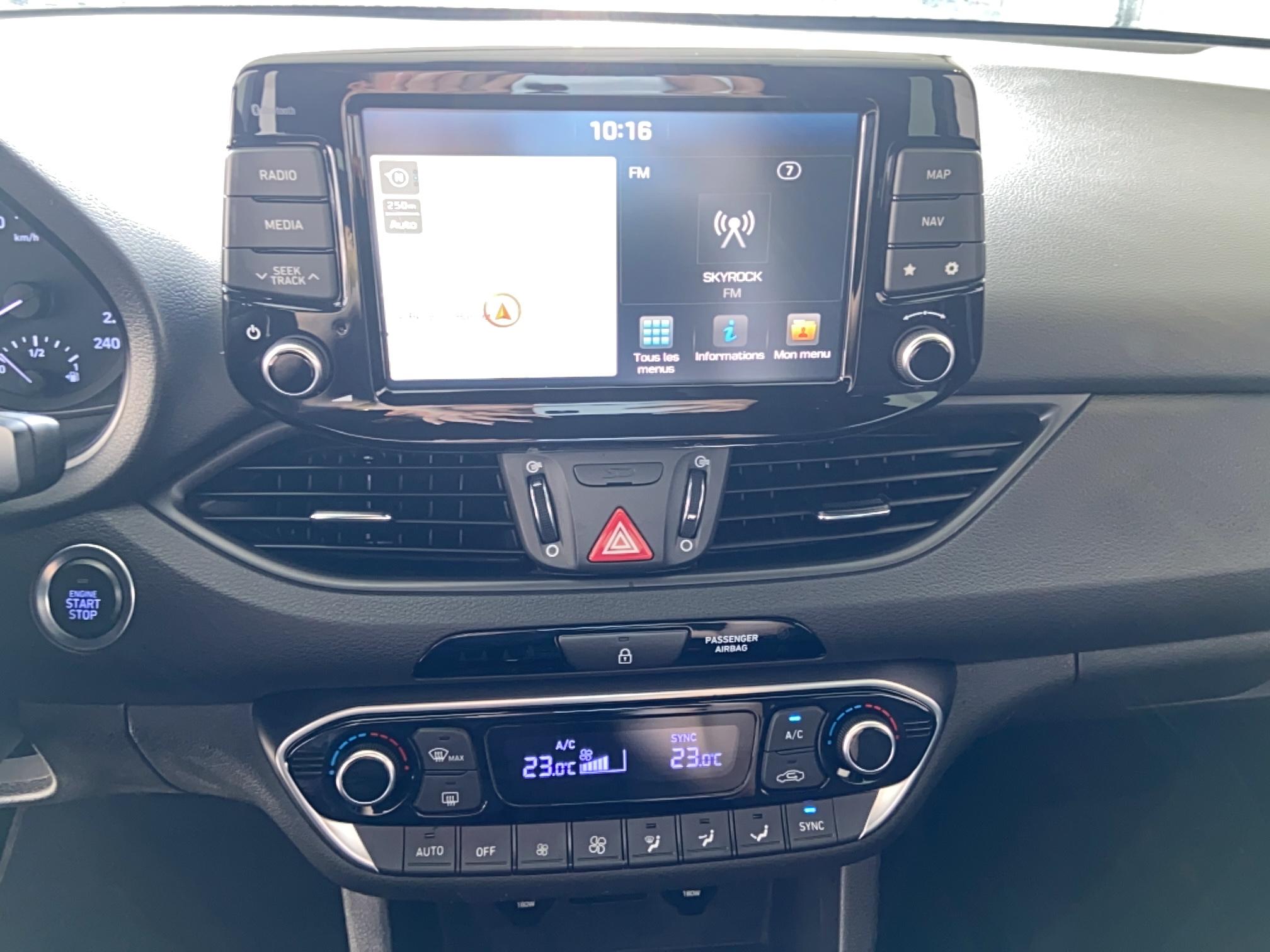 HYUNDAI i30 1.6 CRDi 115 DCT-7 Edition #Navi - Véhicule Occasion - Océane Auto HYUNDAI i30 1.6 CRDi 115 DCT-7 Edition #Navi - Véhicule Occasion Océane Auto
