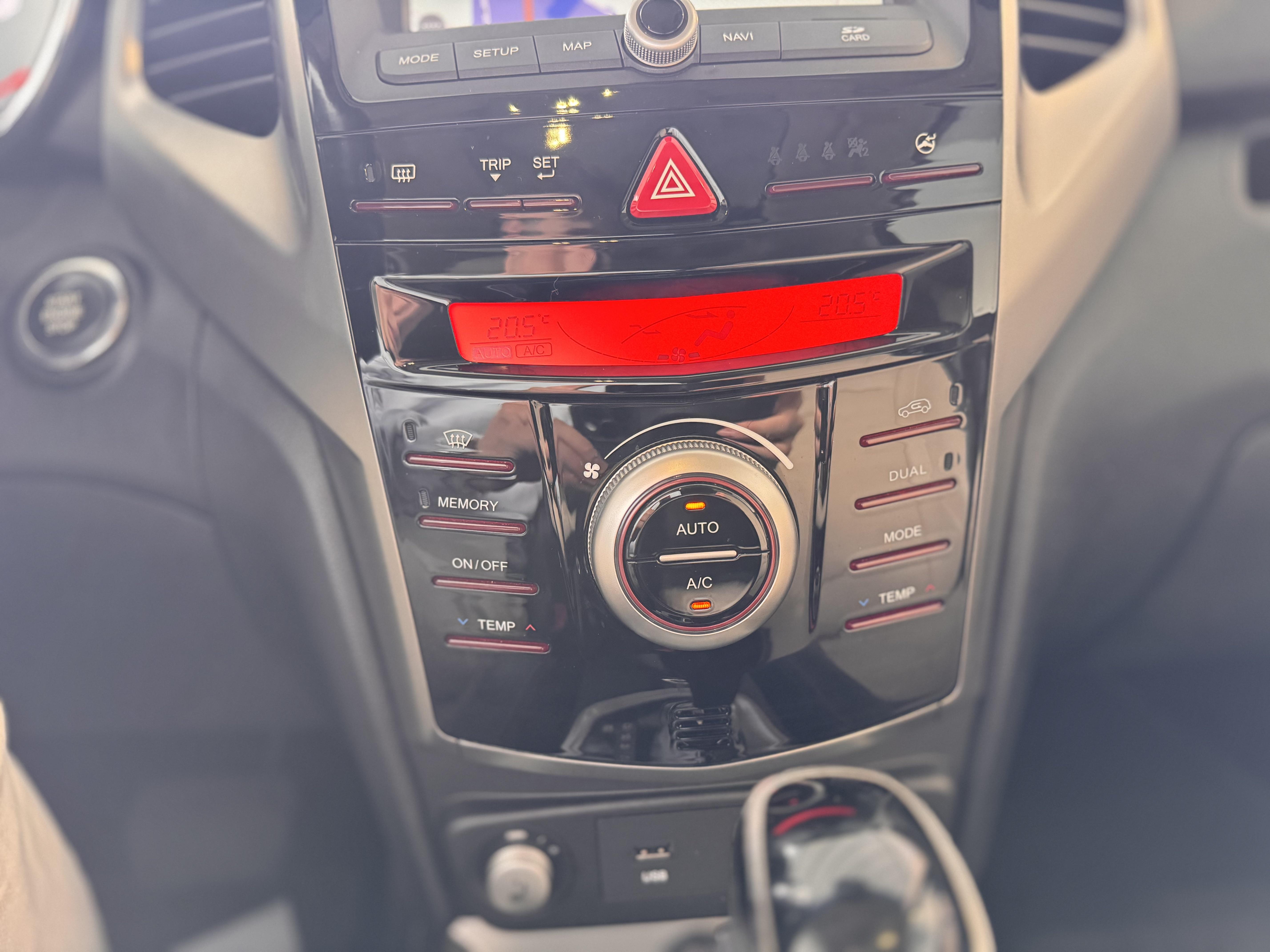 SSANGYONG Tivoli 160 e-XDi 115 2WD Luxury A - Véhicule Occasion Océane Auto