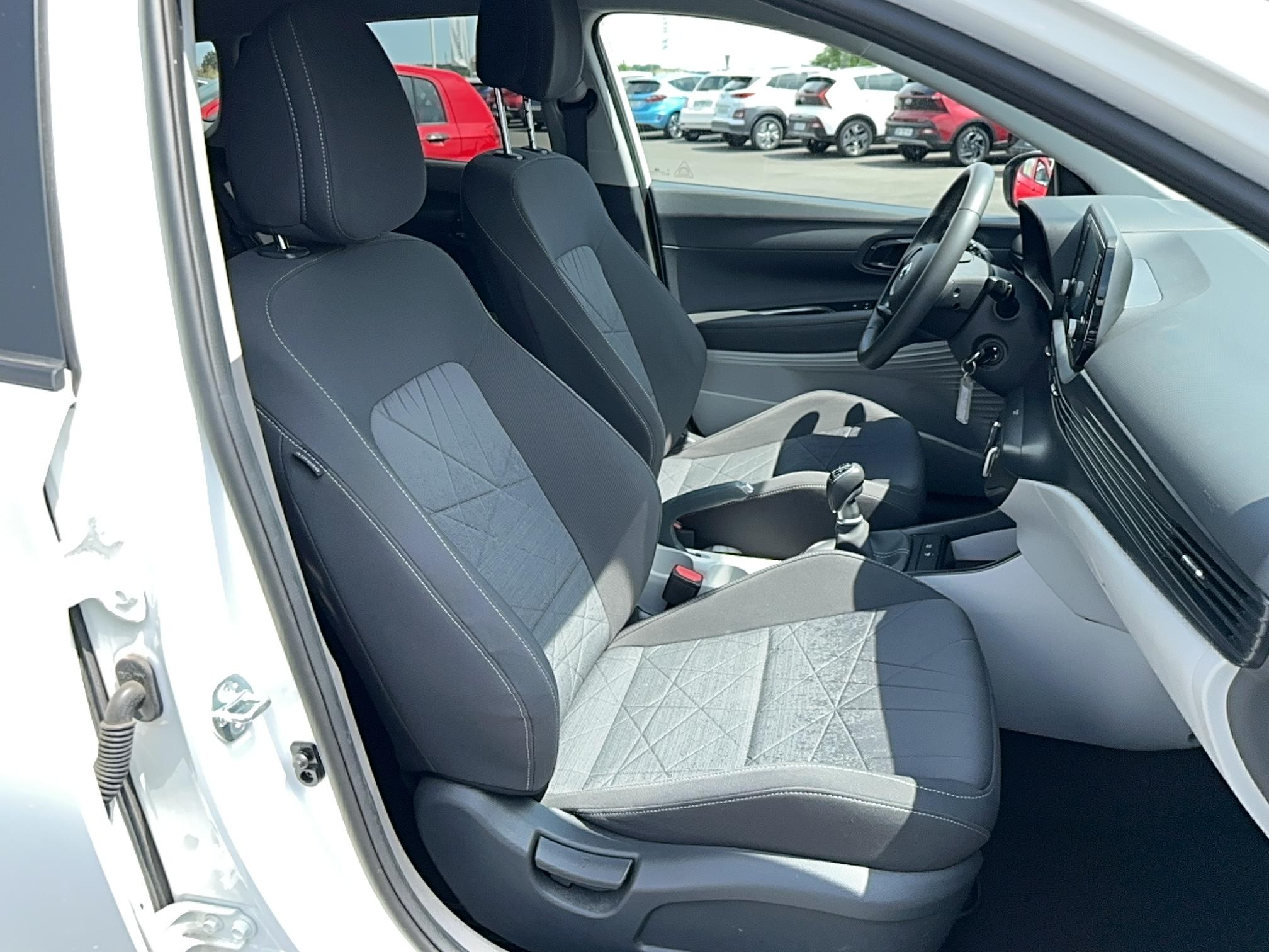 HYUNDAI Bayon 1.0 T-GDi 100 Hybrid 48V Intuitive - Véhicule Occasion - Océane Auto HYUNDAI Bayon 1.0 T-GDi 100 Hybrid 48V Intuitive - Véhicule Occasion Océane Auto