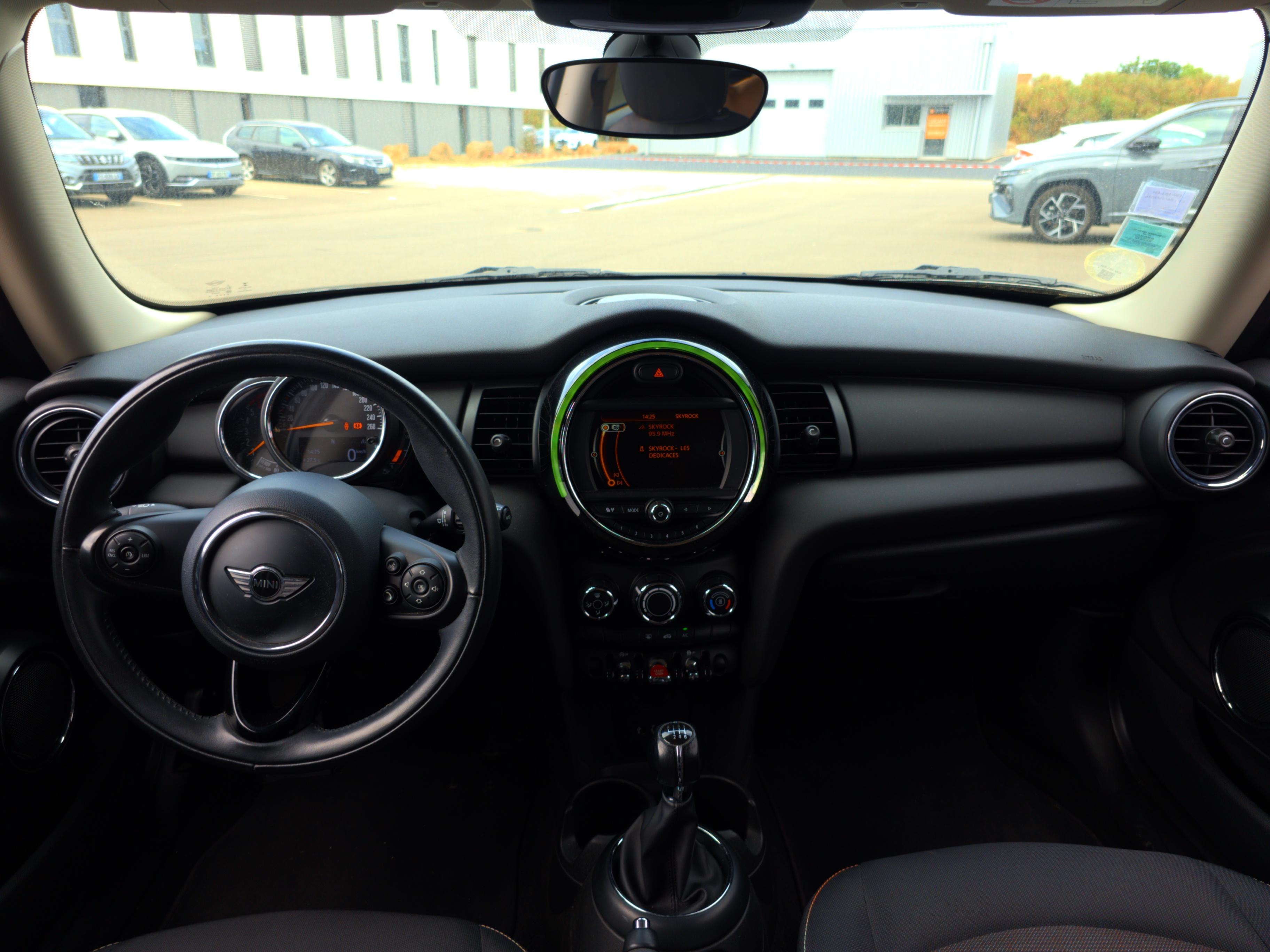 MINI Hatch 3 Portes One D 95 ch Finition Business - Véhicule Occasion - Océane Auto MINI Hatch 3 Portes One D 95 ch Finition Business - Véhicule Occasion Océane Auto