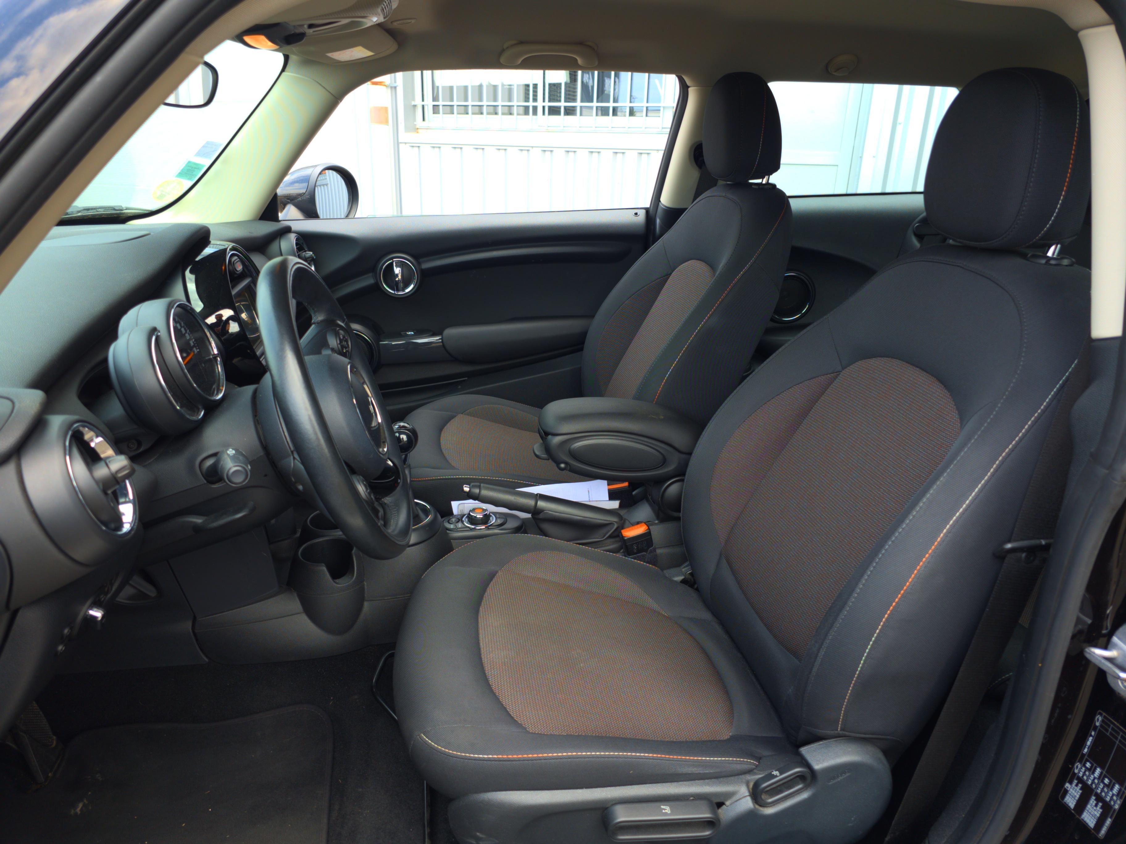 MINI Hatch 3 Portes One D 95 ch Finition Business - Véhicule Occasion - Océane Auto MINI Hatch 3 Portes One D 95 ch Finition Business - Véhicule Occasion Océane Auto