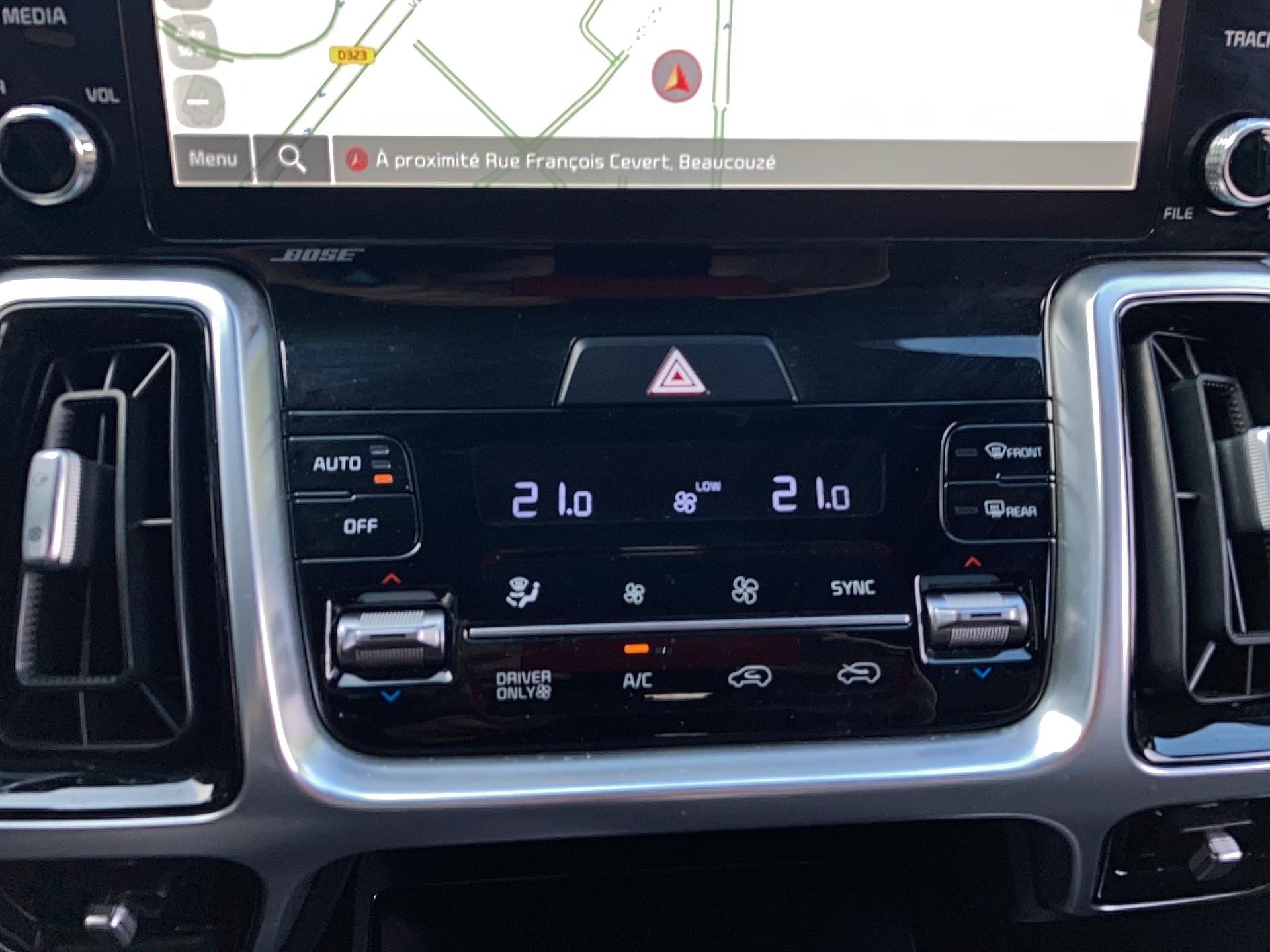 KIA Sorento 1.6 T-GDi Hybride Rechargeable 265 ch 5pl 4x4 BVA6 Premium - Véhicule Occasion - Océane Auto KIA Sorento 1.6 T-GDi Hybride Rechargeable 265 ch 5pl 4x4 BVA6 Premium - Véhicule Occasion Océane Auto
