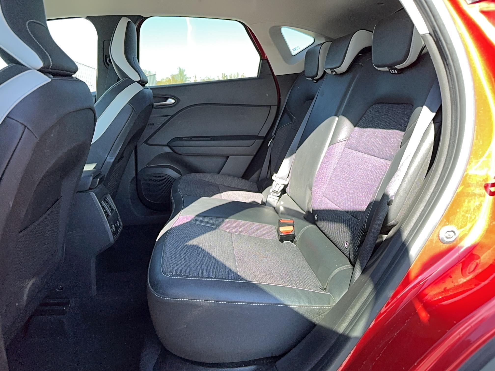 RENAULT Captur TCe 90 - 21 Zen - Véhicule Occasion - Océane Auto RENAULT Captur TCe 90 - 21 Zen - Véhicule Occasion Océane Auto