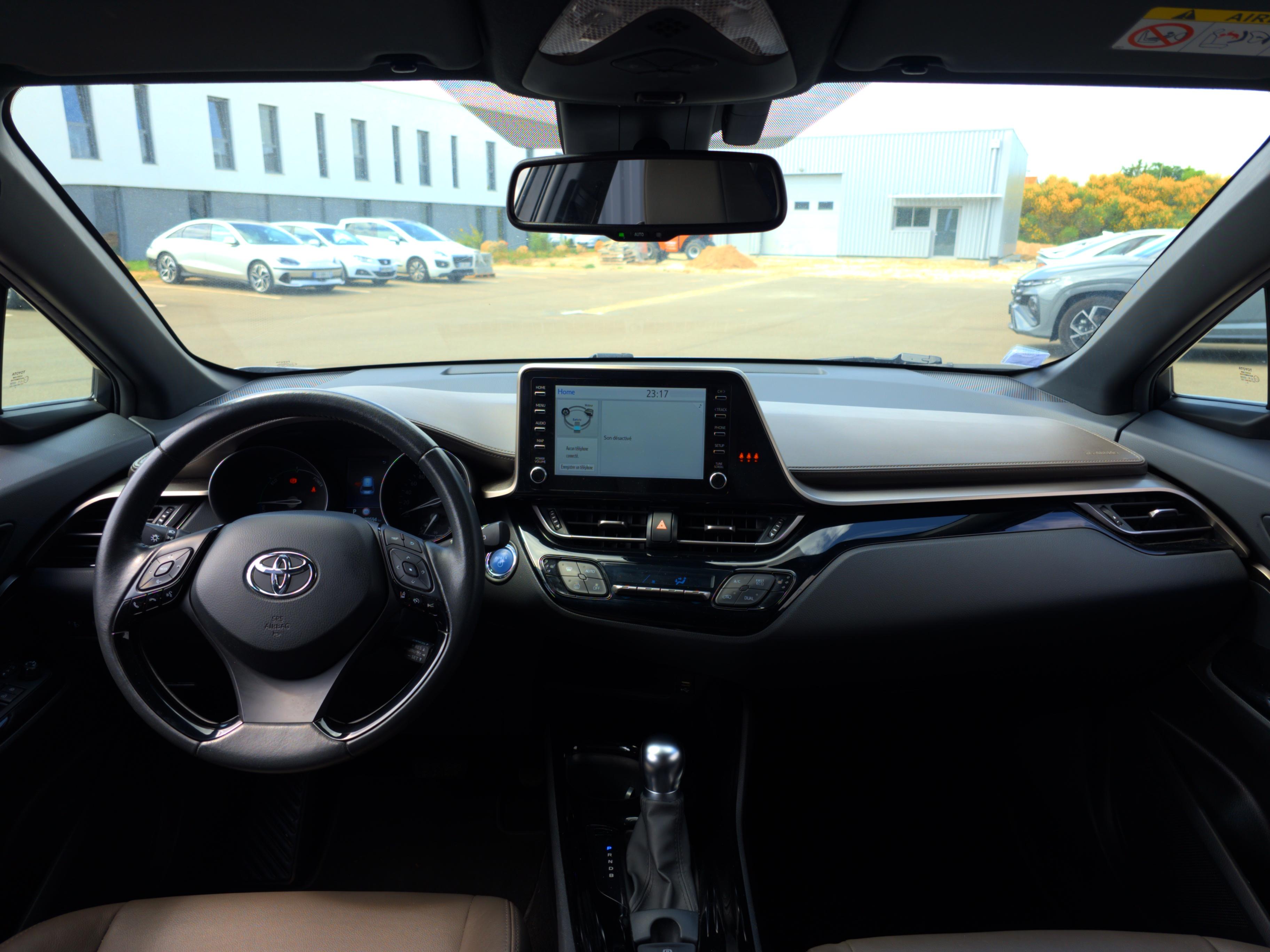TOYOTA C-HR Hybride 1.8L Distinctive - Véhicule Occasion - Océane Auto TOYOTA C-HR Hybride 1.8L Distinctive - Véhicule Occasion Océane Auto