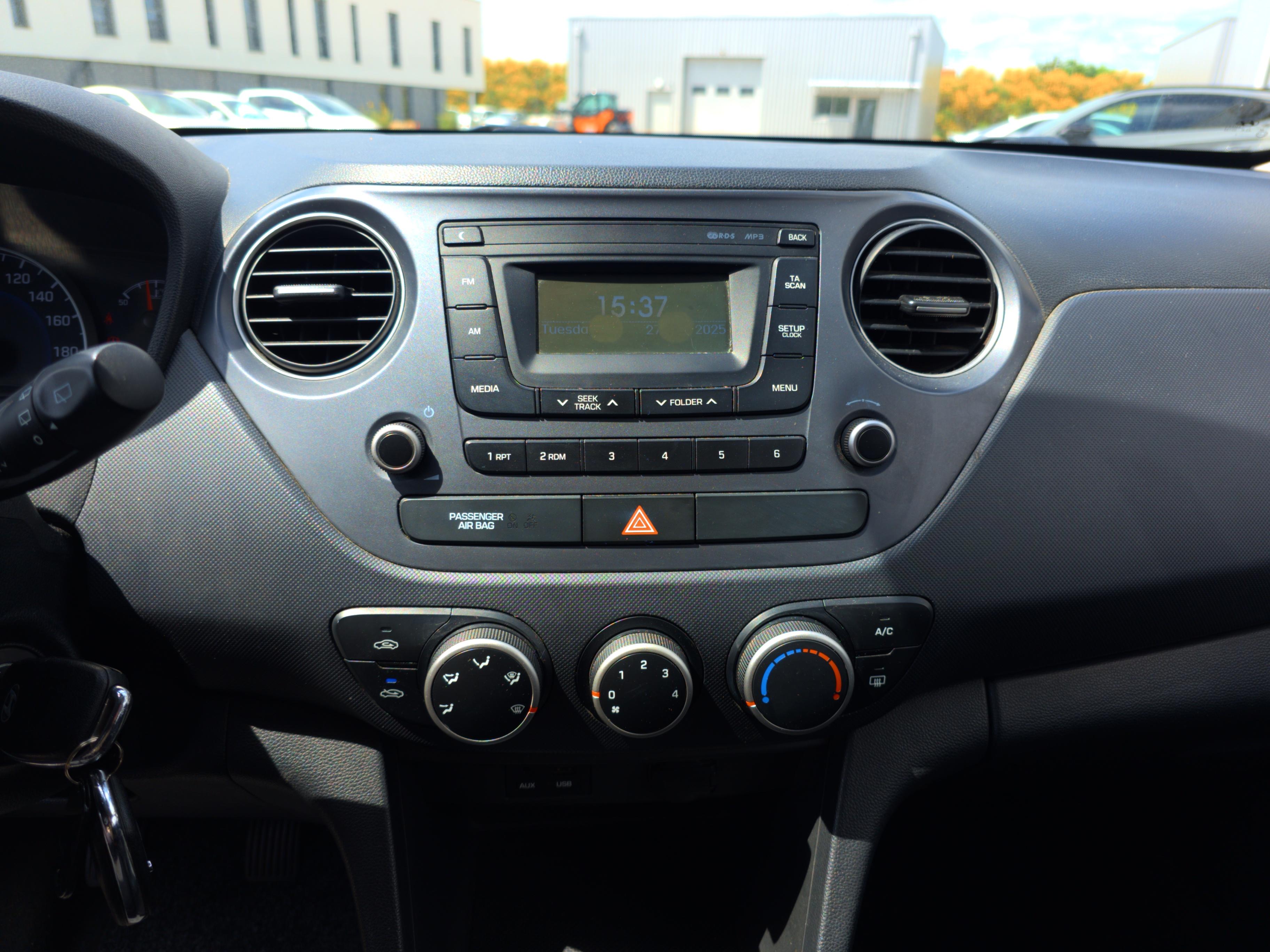 HYUNDAI i10 1.0 66 BVM5 Initia - Véhicule Occasion - Océane Auto HYUNDAI i10 1.0 66 BVM5 Initia - Véhicule Occasion Océane Auto
