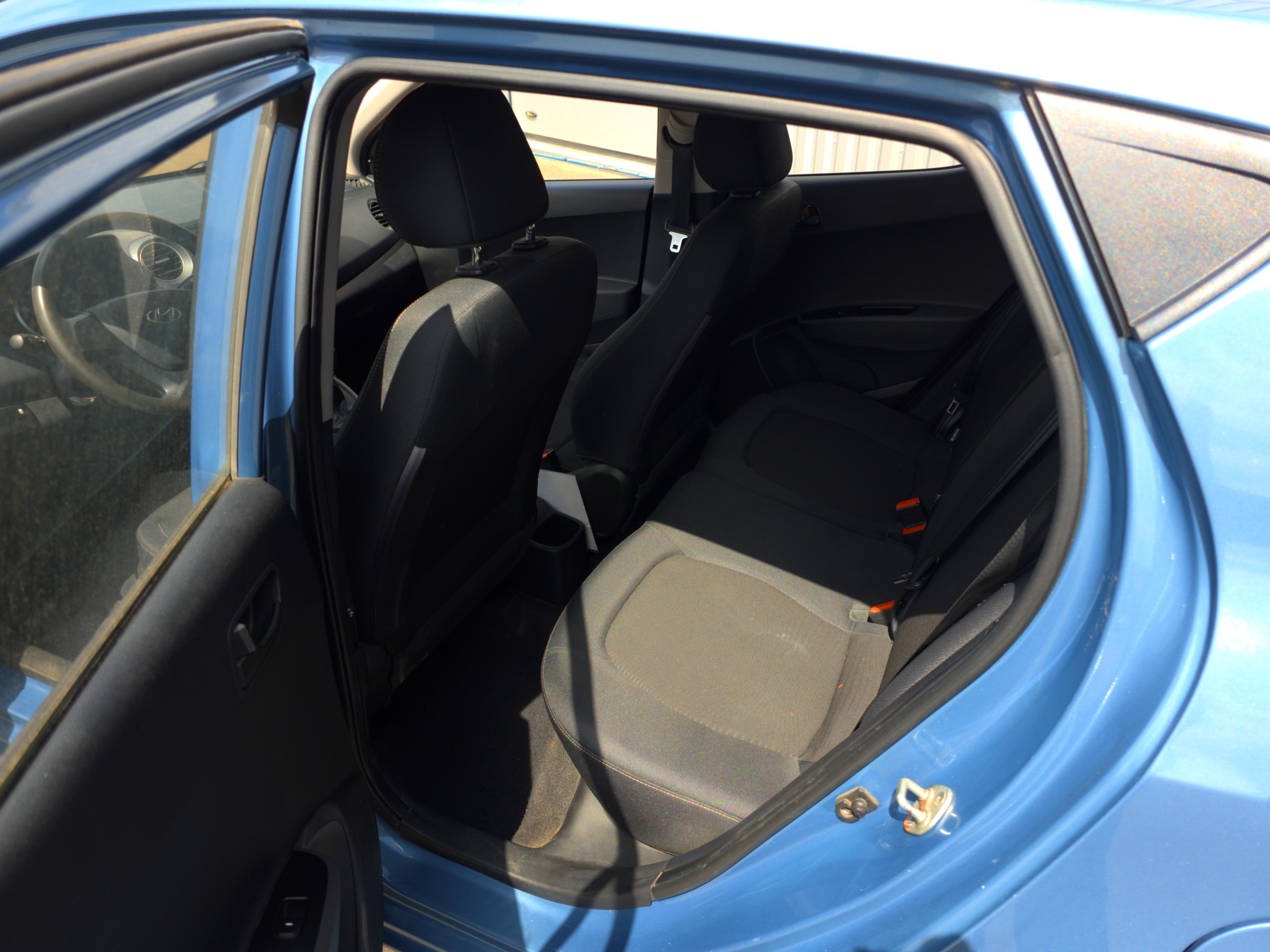 HYUNDAI i10 1.0 66 BVM5 Initia - Véhicule Occasion - Océane Auto HYUNDAI i10 1.0 66 BVM5 Initia - Véhicule Occasion Océane Auto