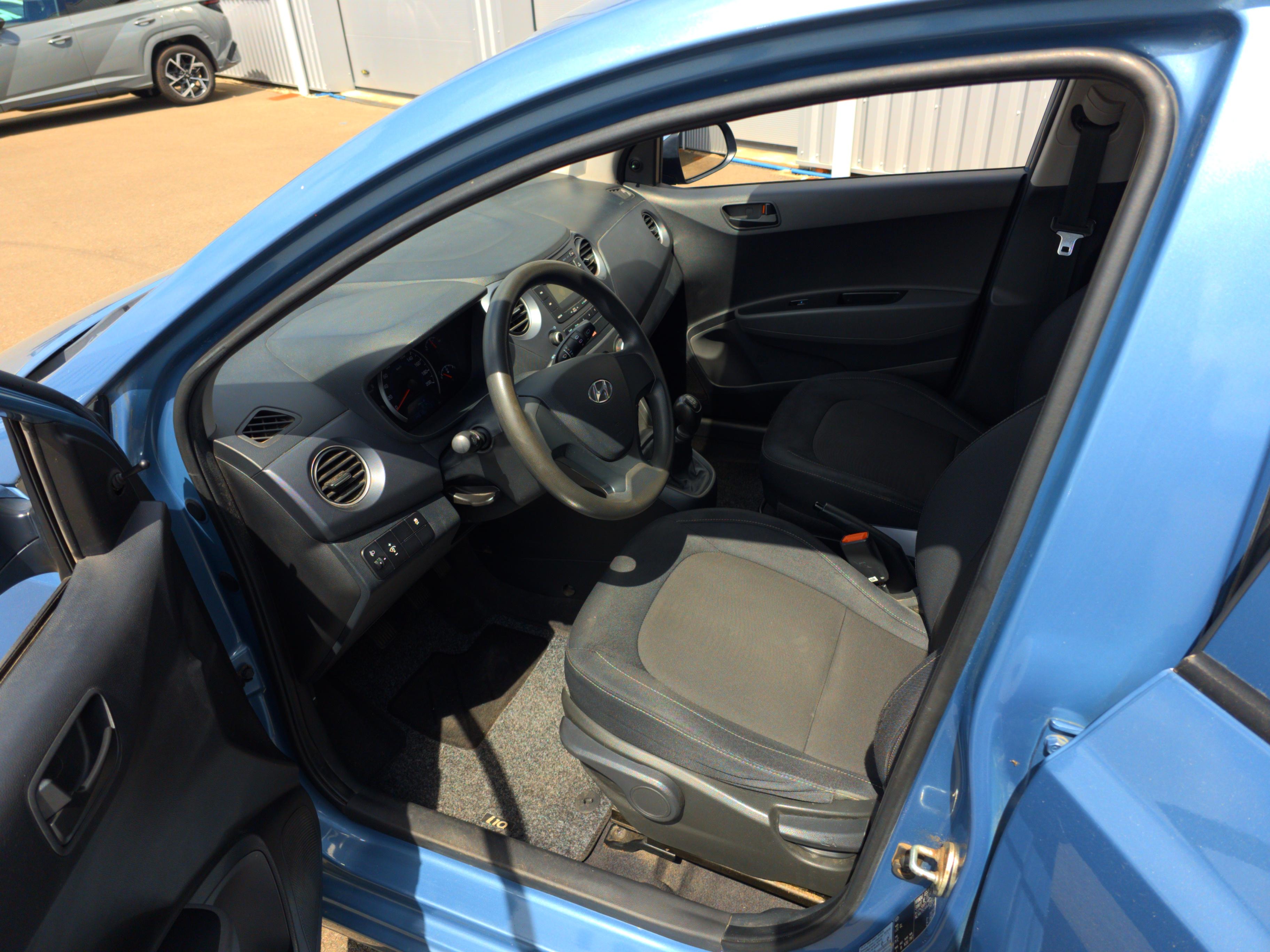 HYUNDAI i10 1.0 66 BVM5 Initia - Véhicule Occasion - Océane Auto HYUNDAI i10 1.0 66 BVM5 Initia - Véhicule Occasion Océane Auto