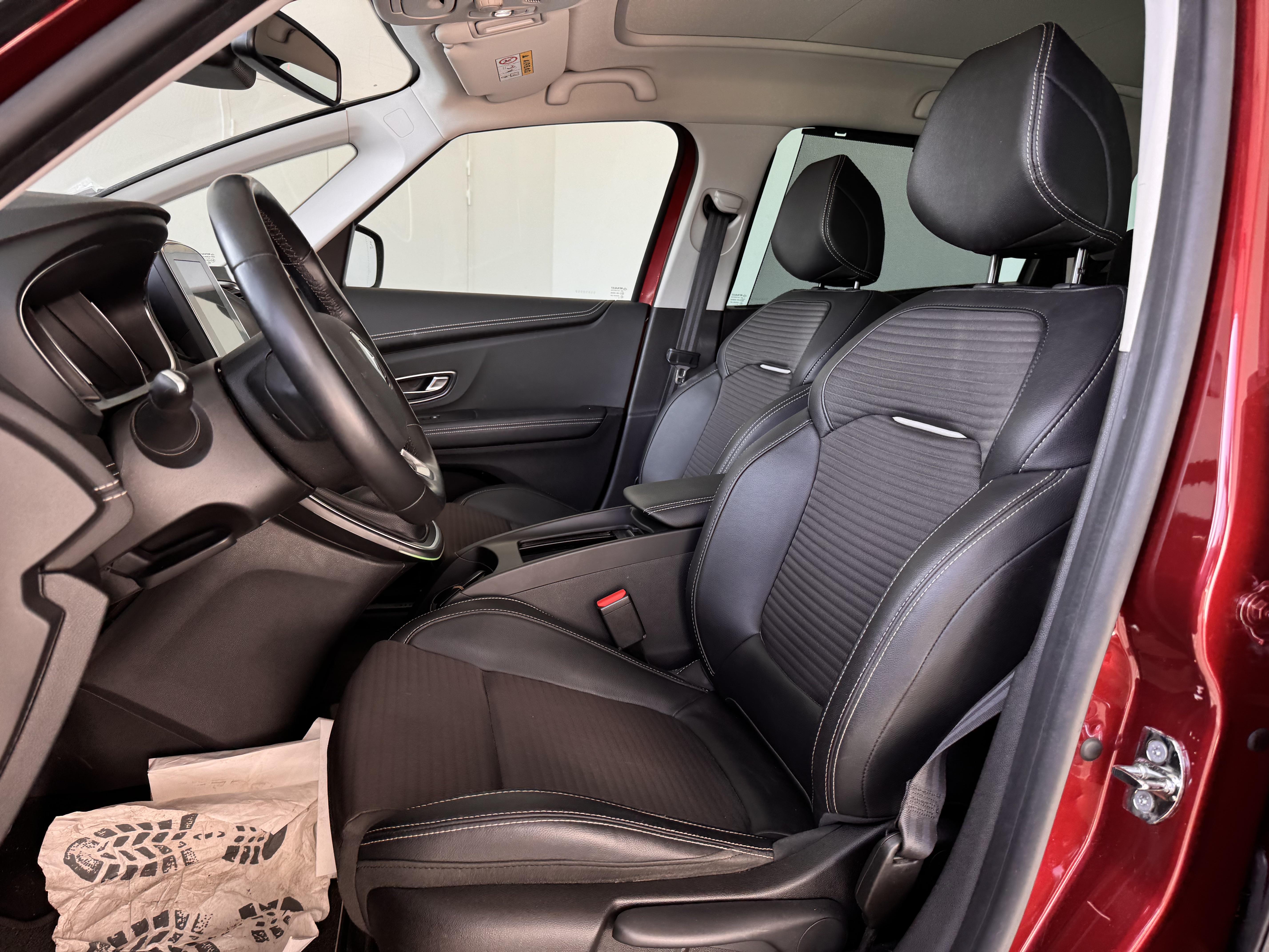 RENAULT Grand Scenic TCe 130 Energy Intens - Véhicule Occasion - Océane Auto RENAULT Grand Scenic TCe 130 Energy Intens - Véhicule Occasion Océane Auto