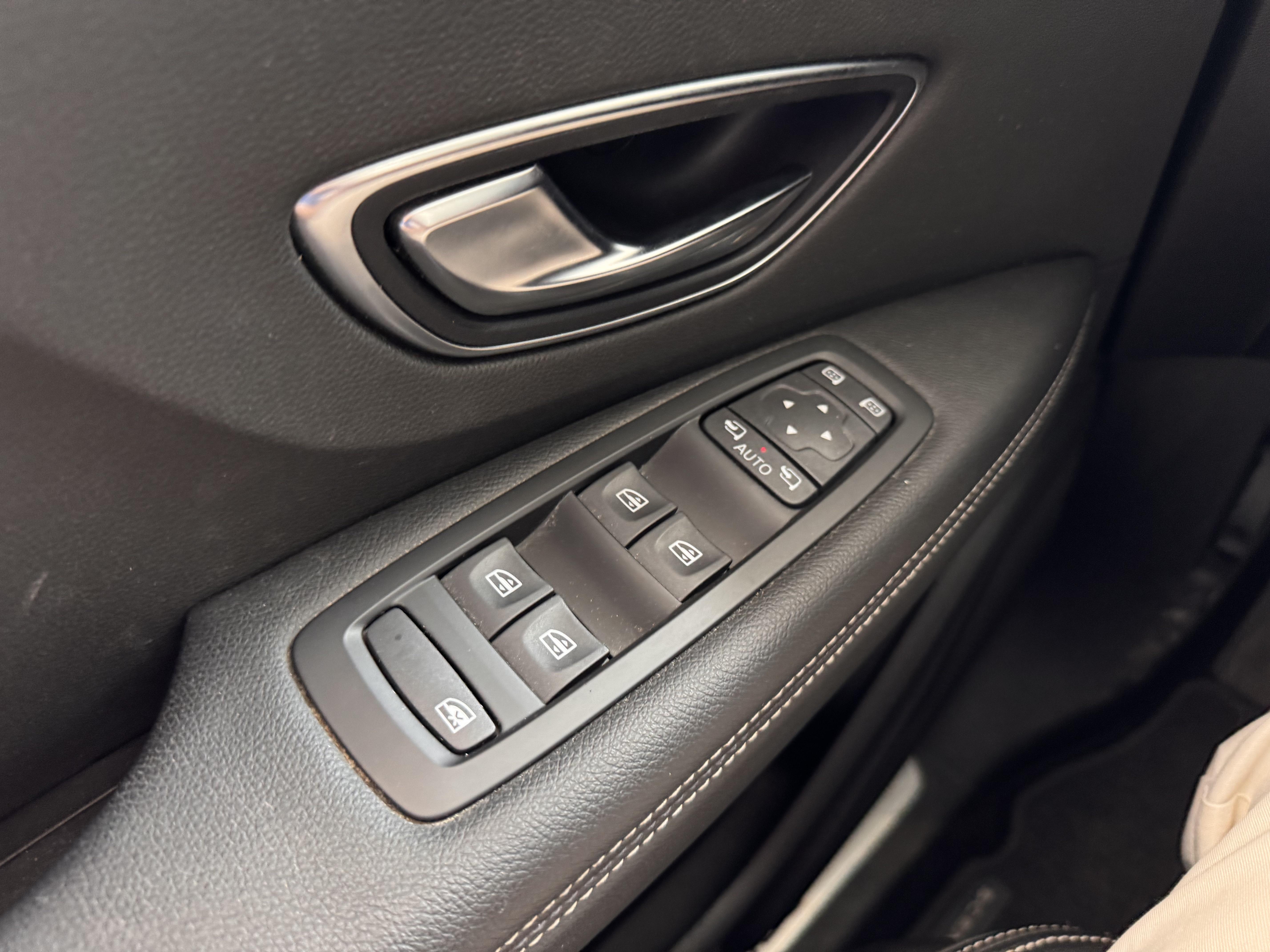 RENAULT Grand Scenic TCe 130 Energy Intens - Véhicule Occasion - Océane Auto RENAULT Grand Scenic TCe 130 Energy Intens - Véhicule Occasion Océane Auto