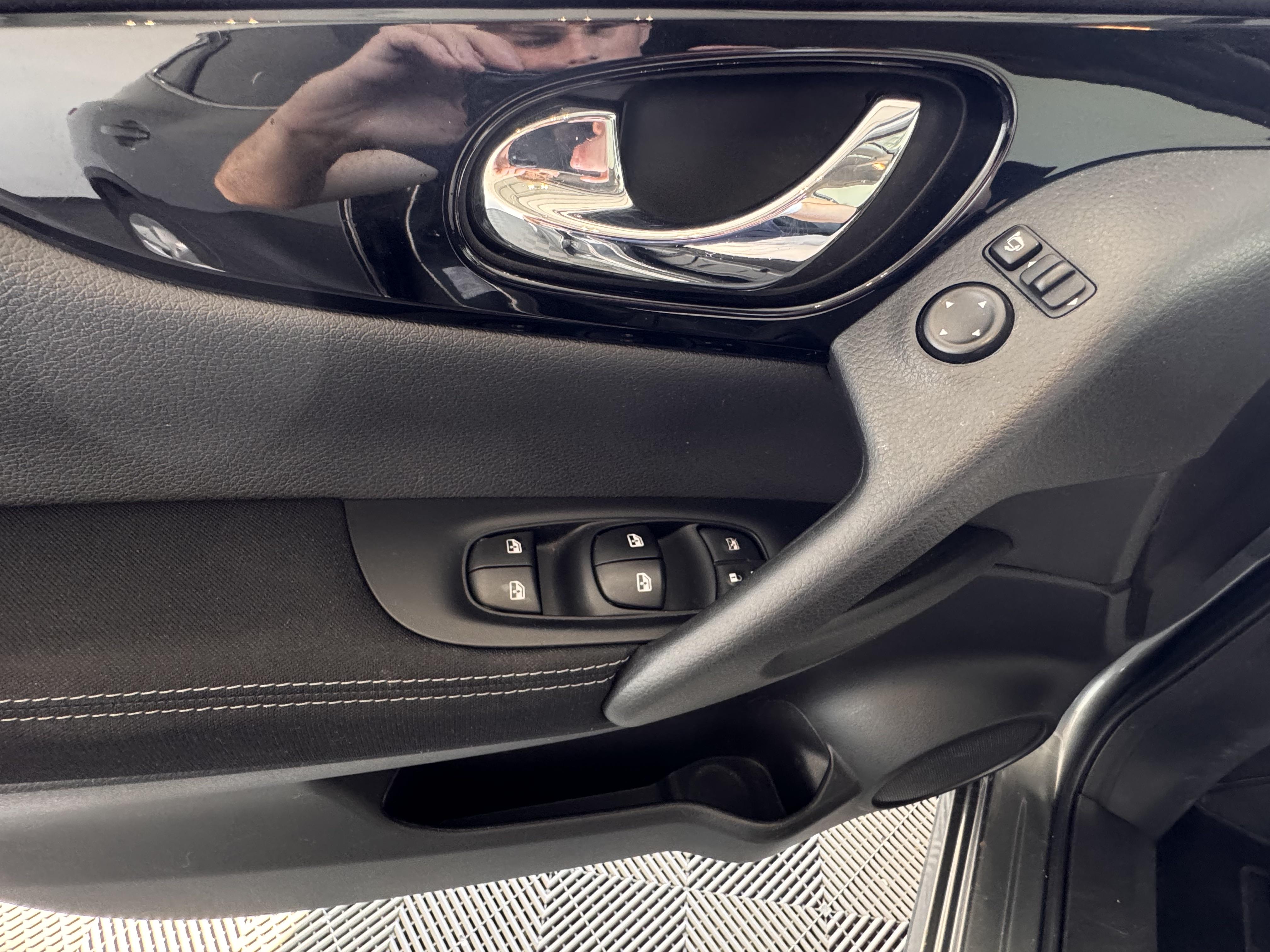 NISSAN Qashqai 1.6 dCi 130 N-Connecta - Véhicule Occasion - Océane Auto NISSAN Qashqai 1.6 dCi 130 N-Connecta - Véhicule Occasion Océane Auto