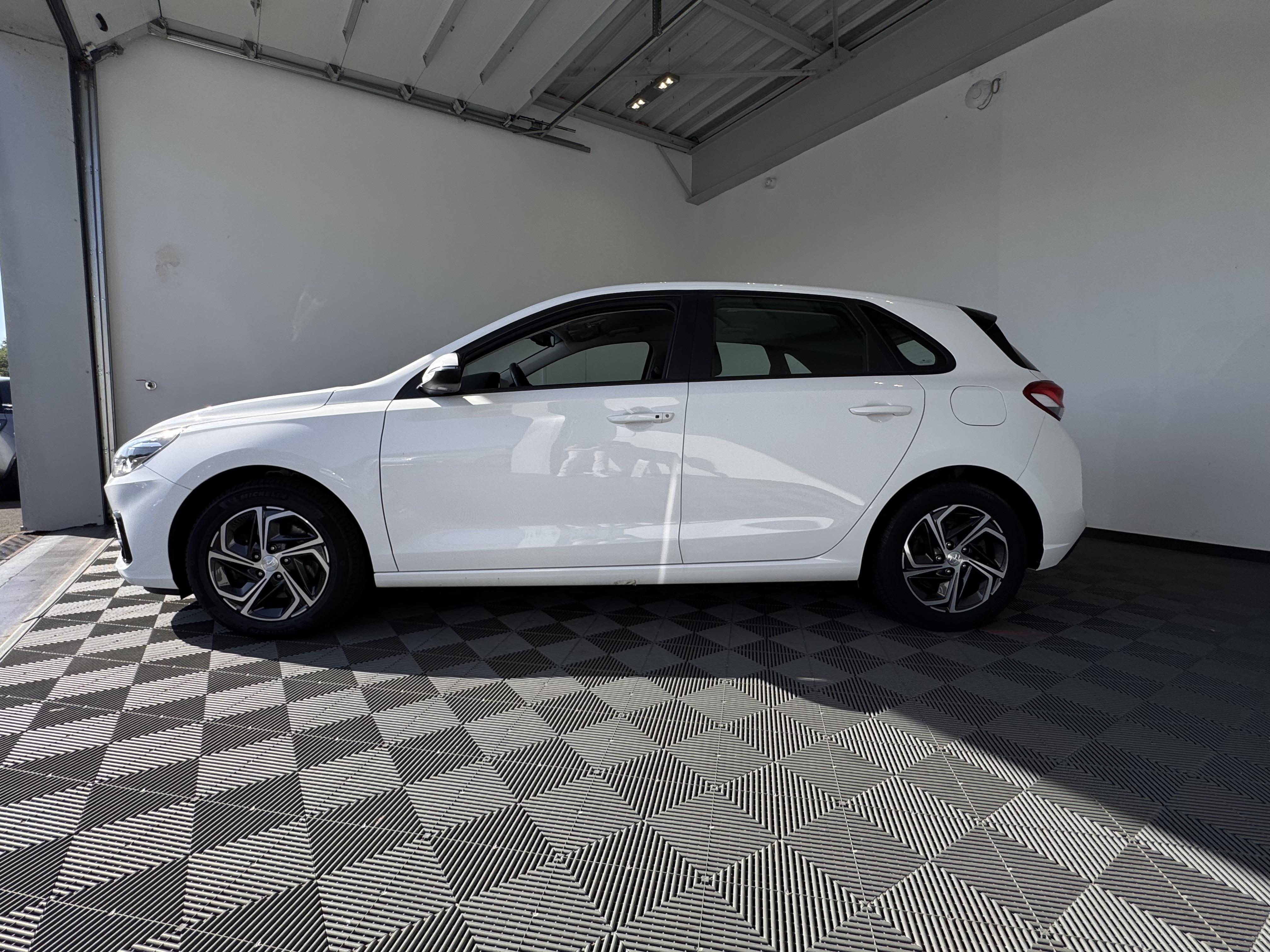 HYUNDAI i30 1.6 CRDi 115 BVM6 Business - Véhicule Occasion - Océane Auto HYUNDAI i30 1.6 CRDi 115 BVM6 Business - Véhicule Occasion Océane Auto