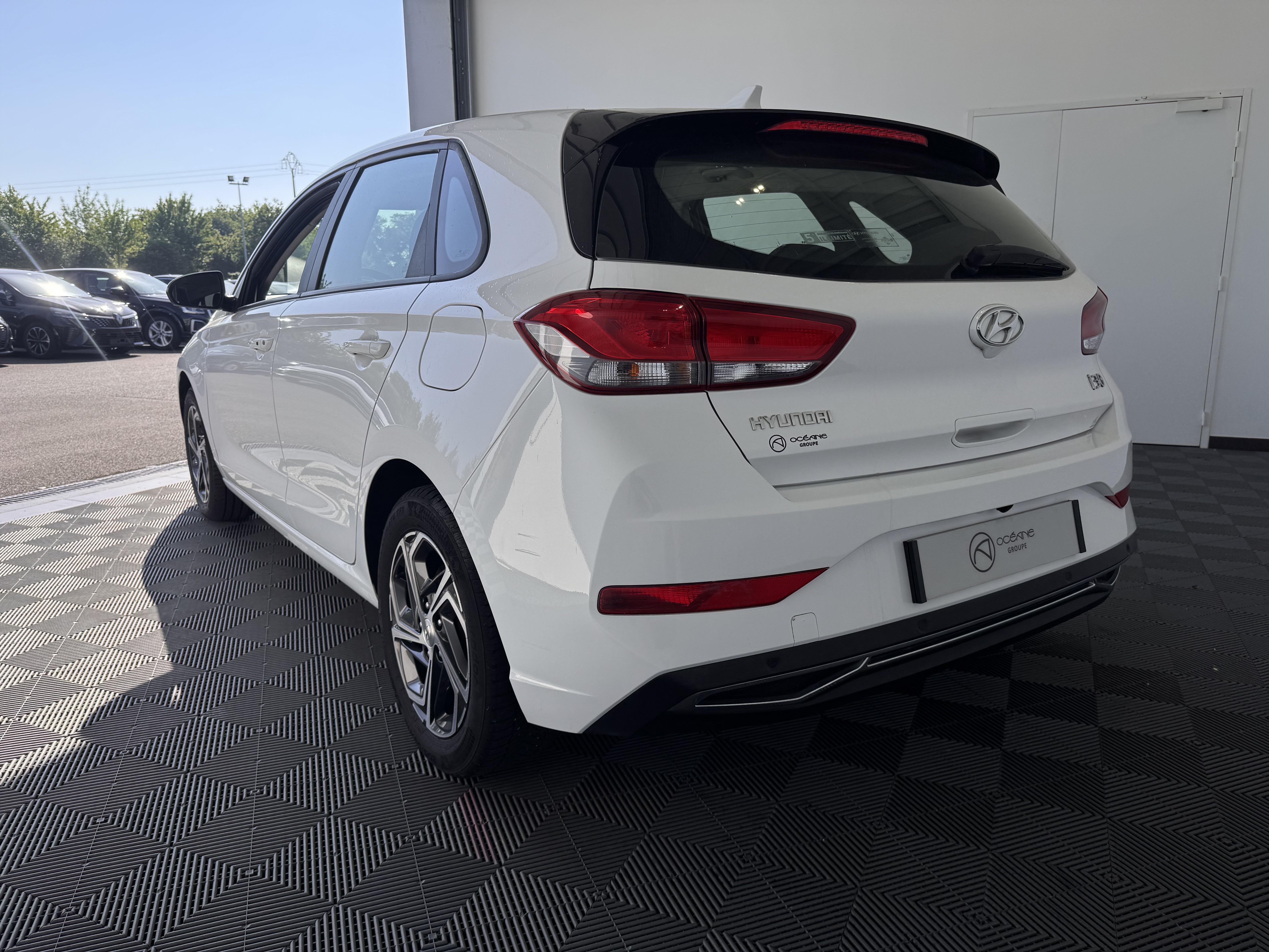HYUNDAI i30 1.6 CRDi 115 BVM6 Business - Véhicule Occasion - Océane Auto HYUNDAI i30 1.6 CRDi 115 BVM6 Business - Véhicule Occasion Océane Auto