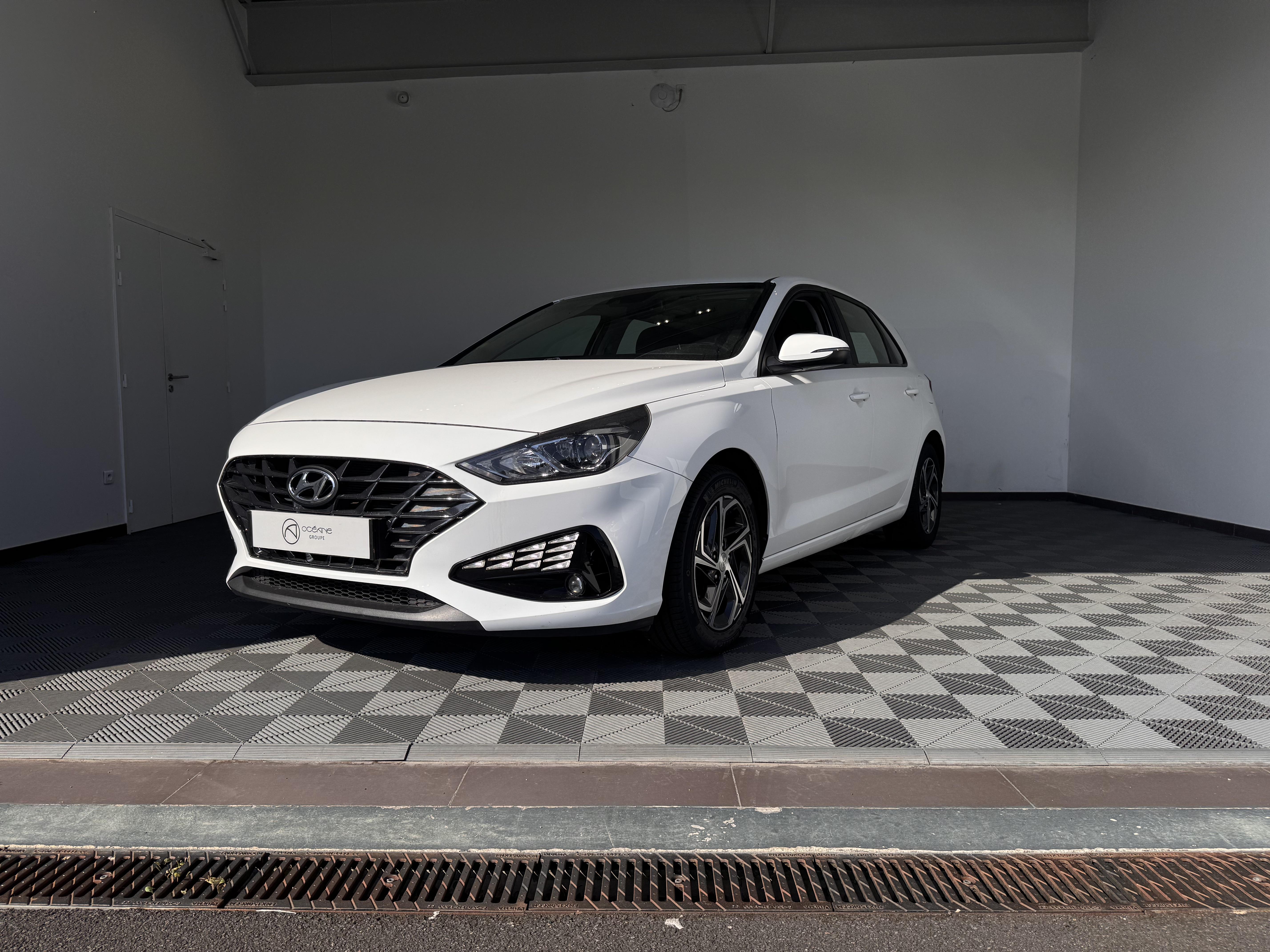 HYUNDAI i30 1.6 CRDi 115 BVM6 Business - Véhicule Occasion - Océane Auto HYUNDAI i30 1.6 CRDi 115 BVM6 Business - Véhicule Occasion Océane Auto