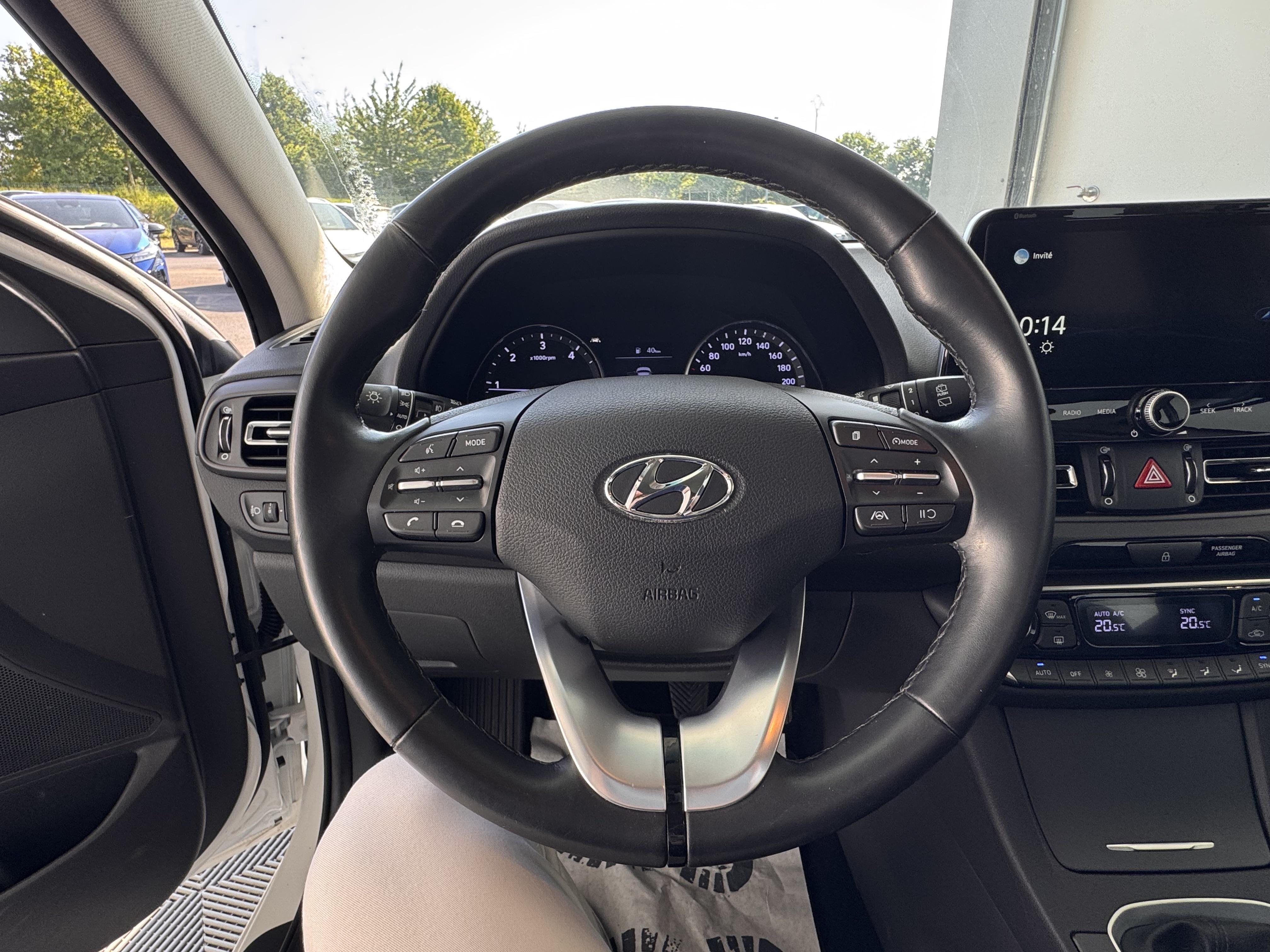 HYUNDAI i30 1.6 CRDi 115 BVM6 Business - Véhicule Occasion - Océane Auto HYUNDAI i30 1.6 CRDi 115 BVM6 Business - Véhicule Occasion Océane Auto