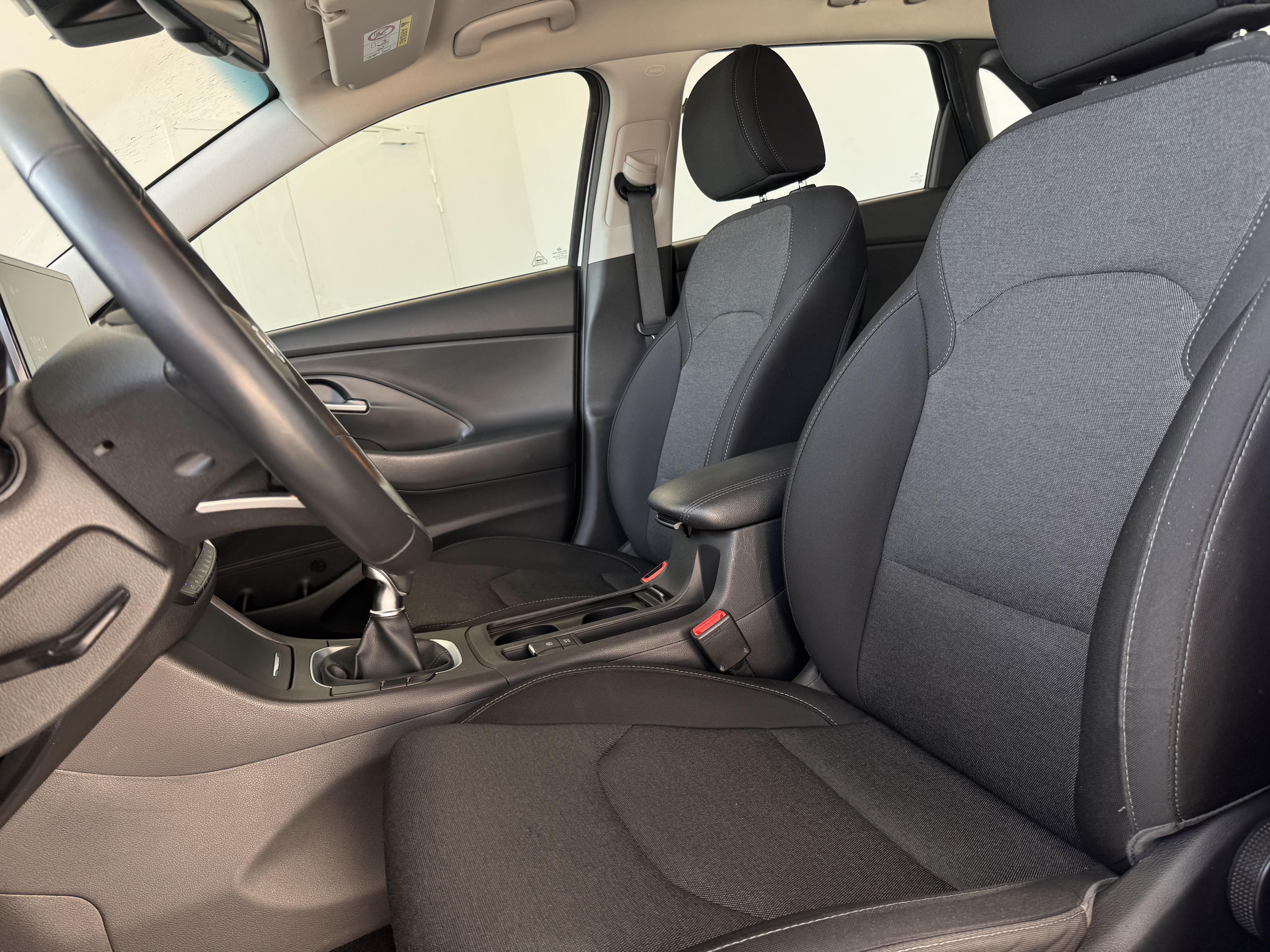 HYUNDAI i30 1.6 CRDi 115 BVM6 Business - Véhicule Occasion - Océane Auto HYUNDAI i30 1.6 CRDi 115 BVM6 Business - Véhicule Occasion Océane Auto