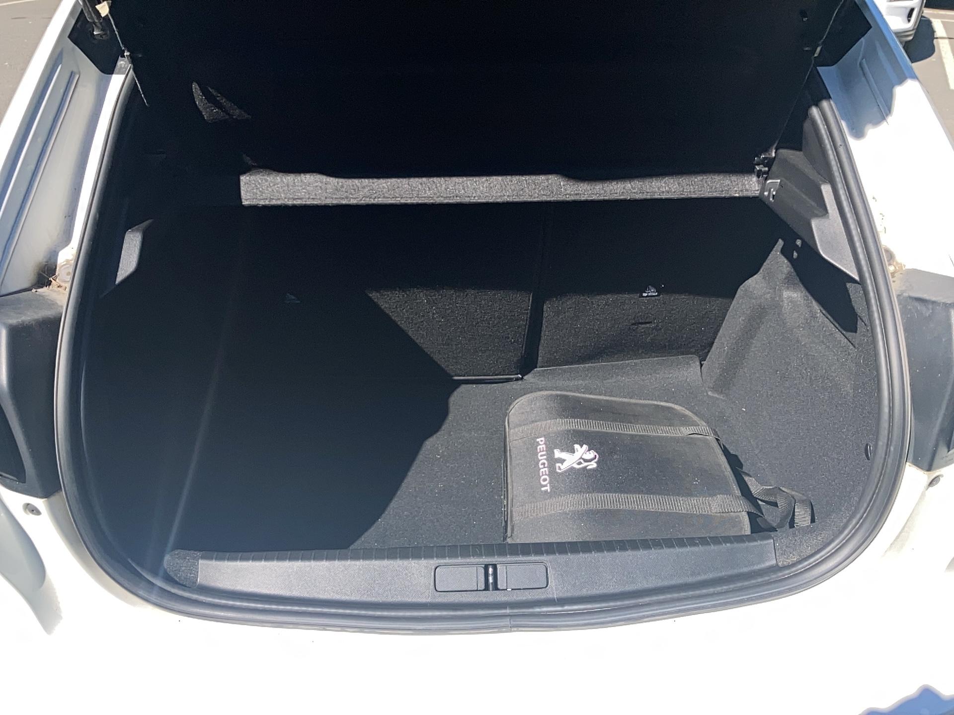 PEUGEOT 208 Electrique 50 kWh 136ch GT - Véhicule Occasion Océane Auto