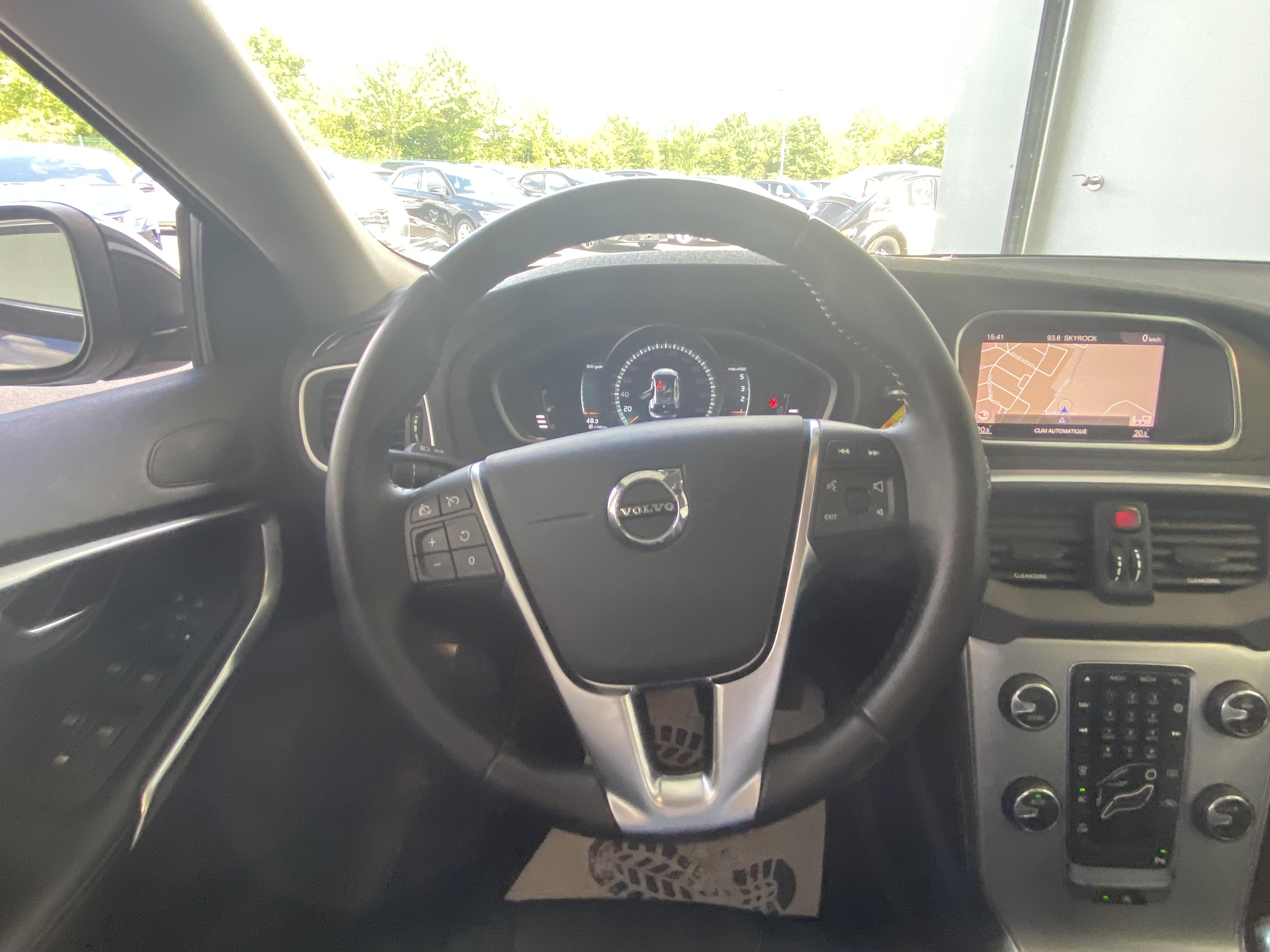 VOLVO V40 D2 120 Inscription Luxe - Véhicule Occasion - Océane Auto VOLVO V40 D2 120 Inscription Luxe - Véhicule Occasion Océane Auto