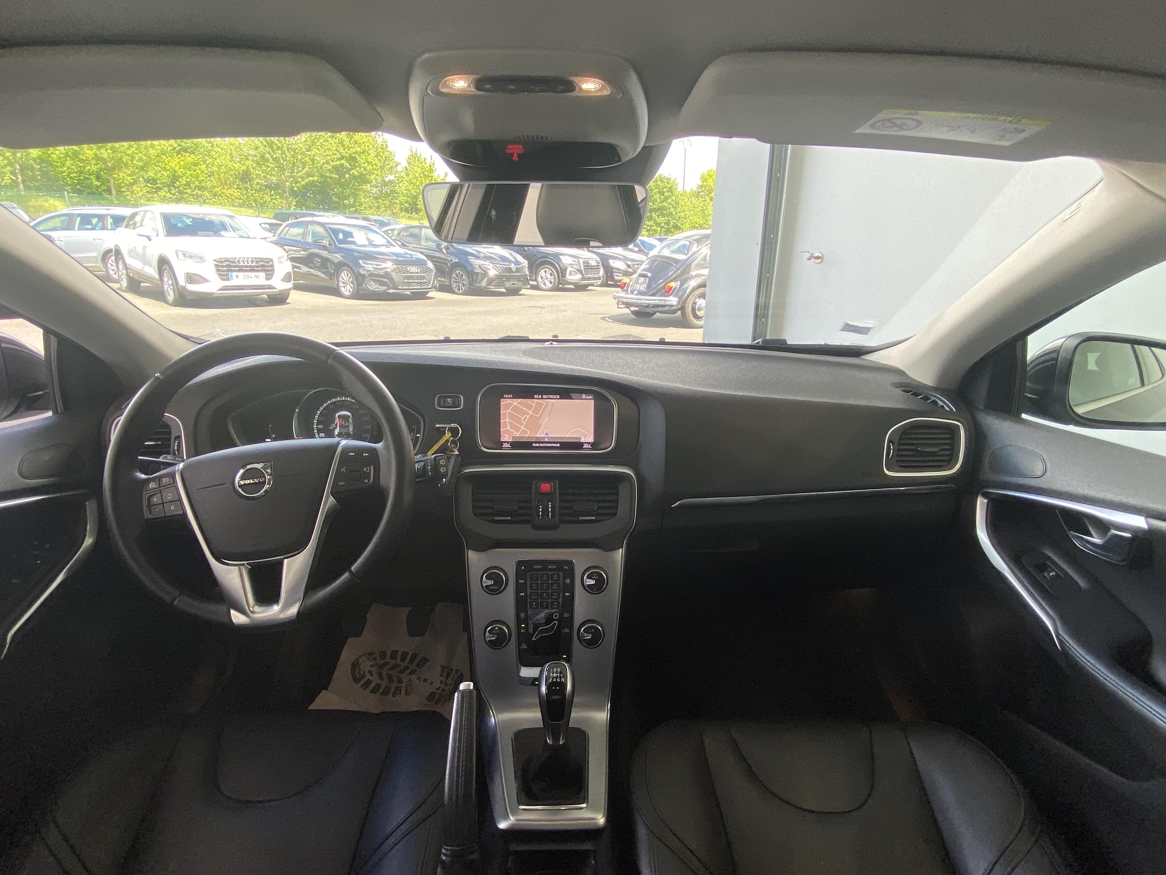 VOLVO V40 D2 120 Inscription Luxe - Véhicule Occasion - Océane Auto VOLVO V40 D2 120 Inscription Luxe - Véhicule Occasion Océane Auto