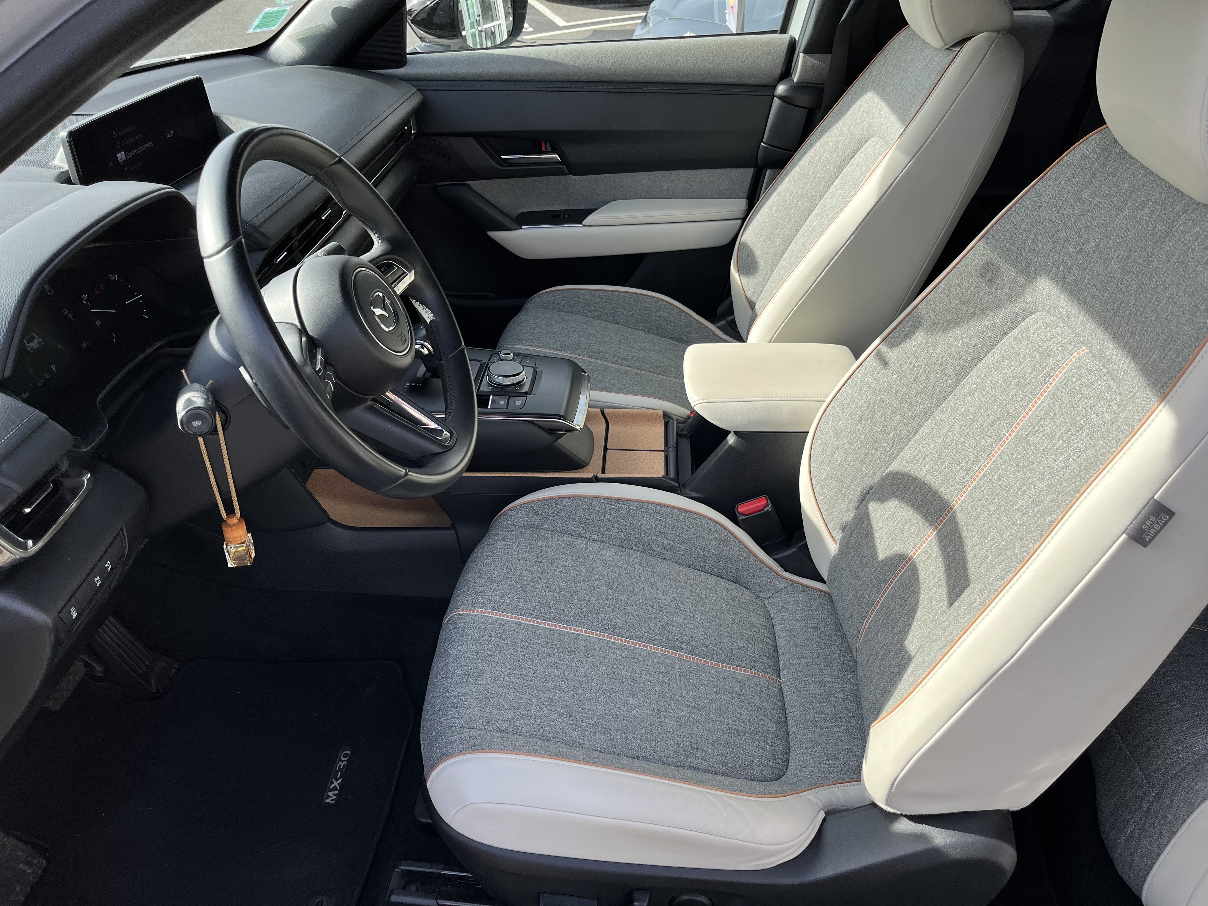 MAZDA MX-30 e-Skyactiv 145 ch First Edition Modern Confidence - Véhicule Occasion - Océane Auto MAZDA MX-30 e-Skyactiv 145 ch First Edition Modern Confidence - Véhicule Occasion Océane Auto