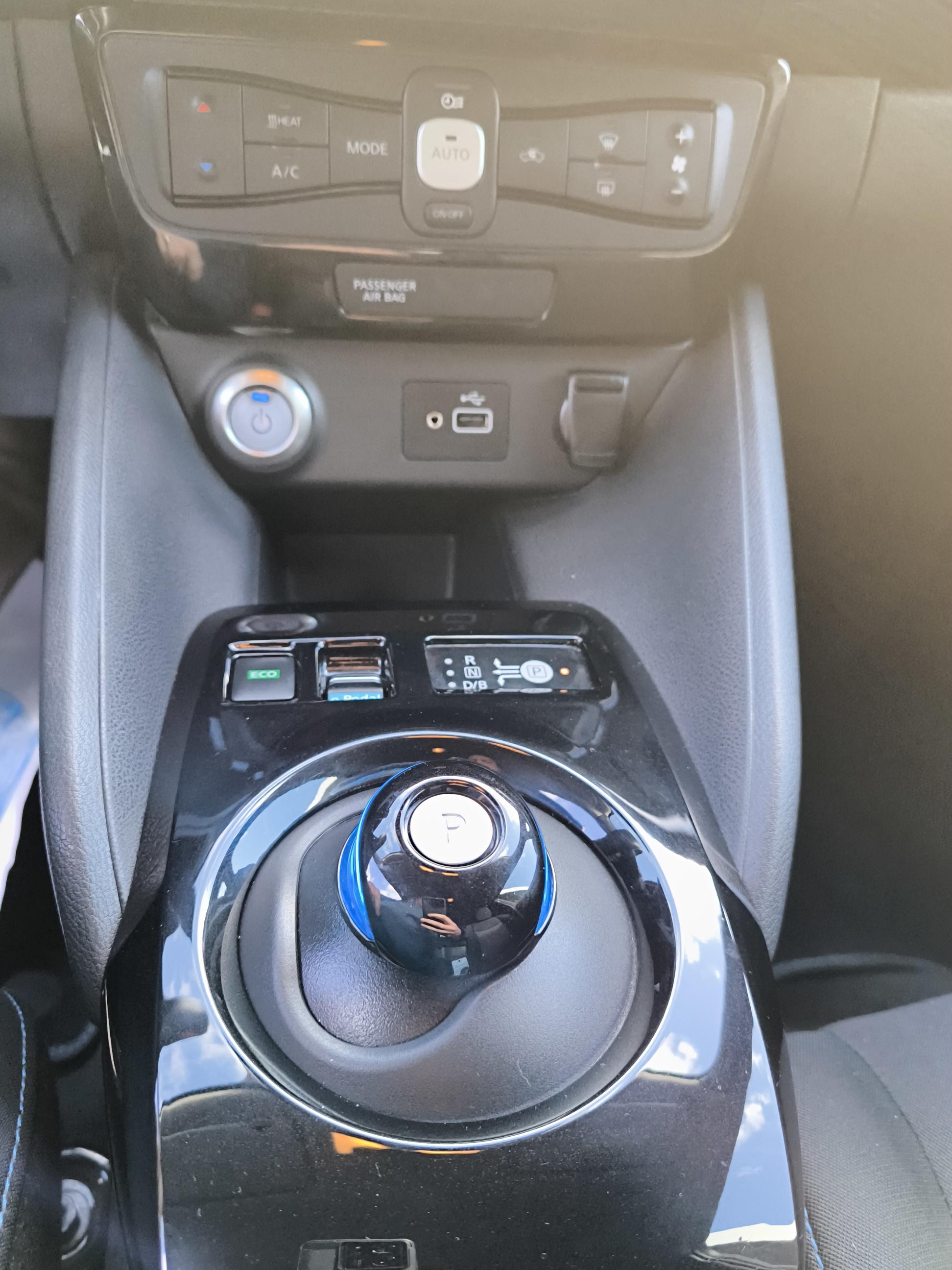 NISSAN Leaf Electrique 40kWh N-Connecta - Véhicule Occasion Océane Auto