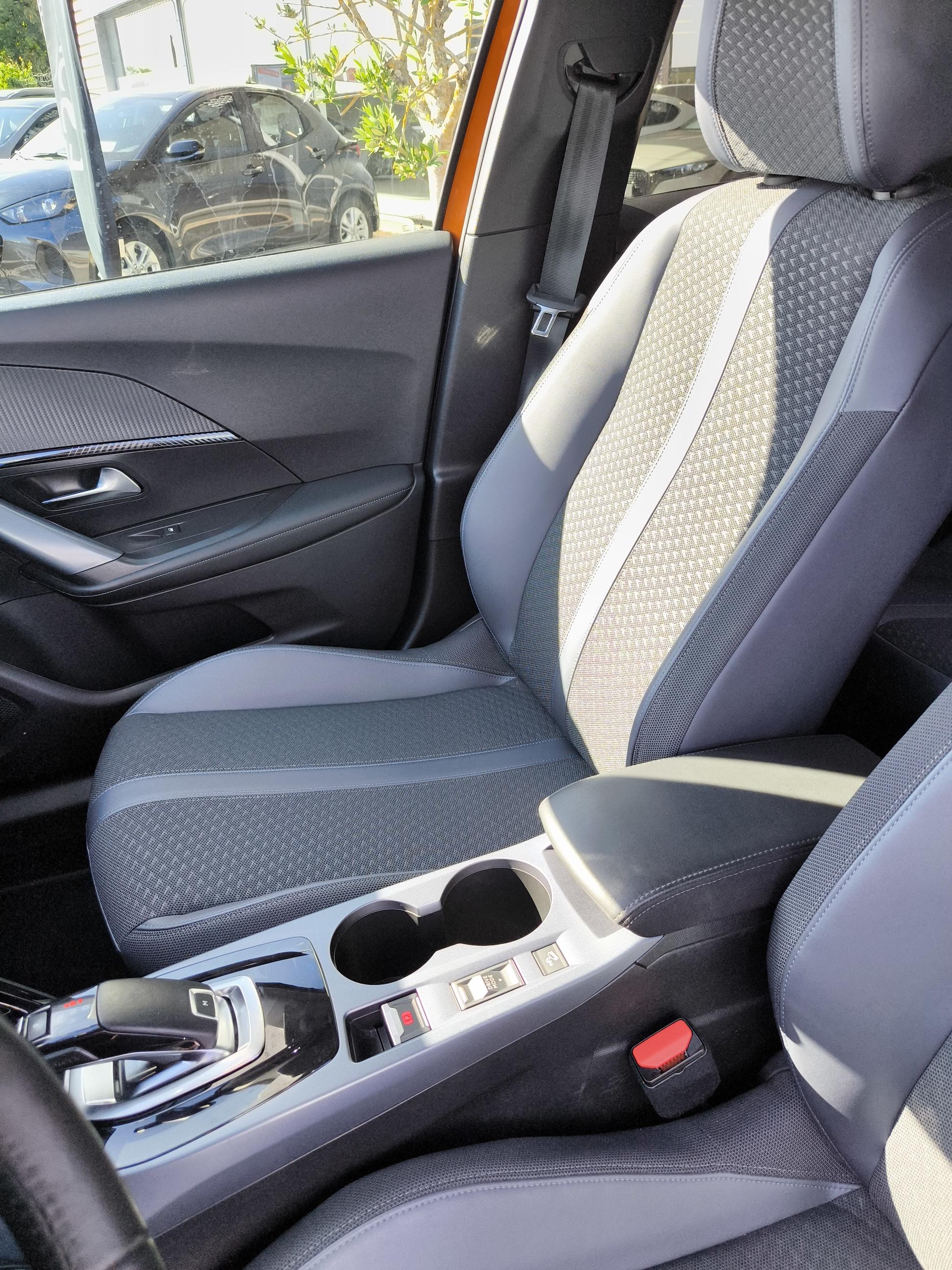 PEUGEOT 2008 PureTech 130 S&S EAT8 Allure - Véhicule Occasion Océane Auto