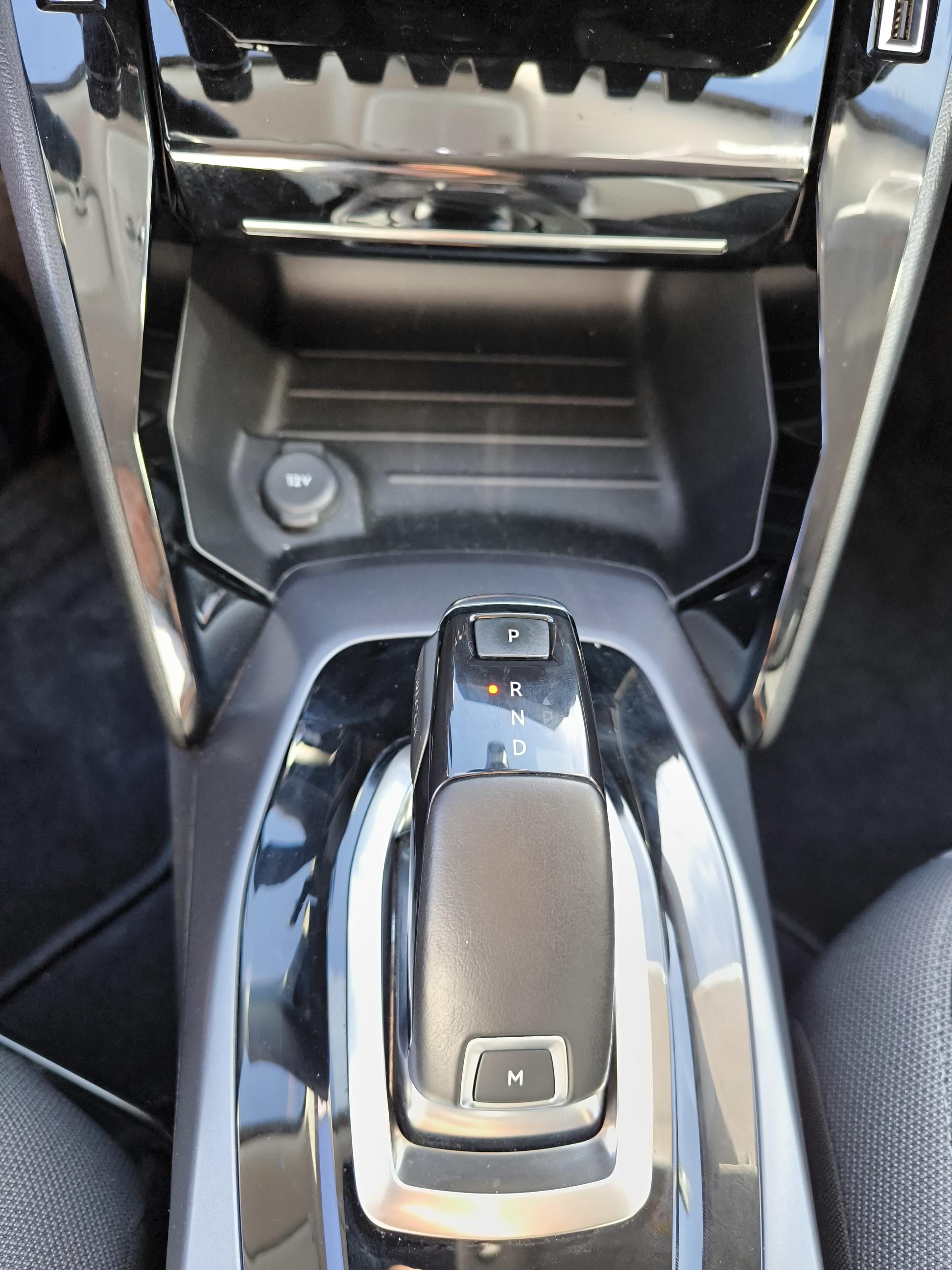 PEUGEOT 2008 PureTech 130 S&S EAT8 Allure - Véhicule Occasion Océane Auto