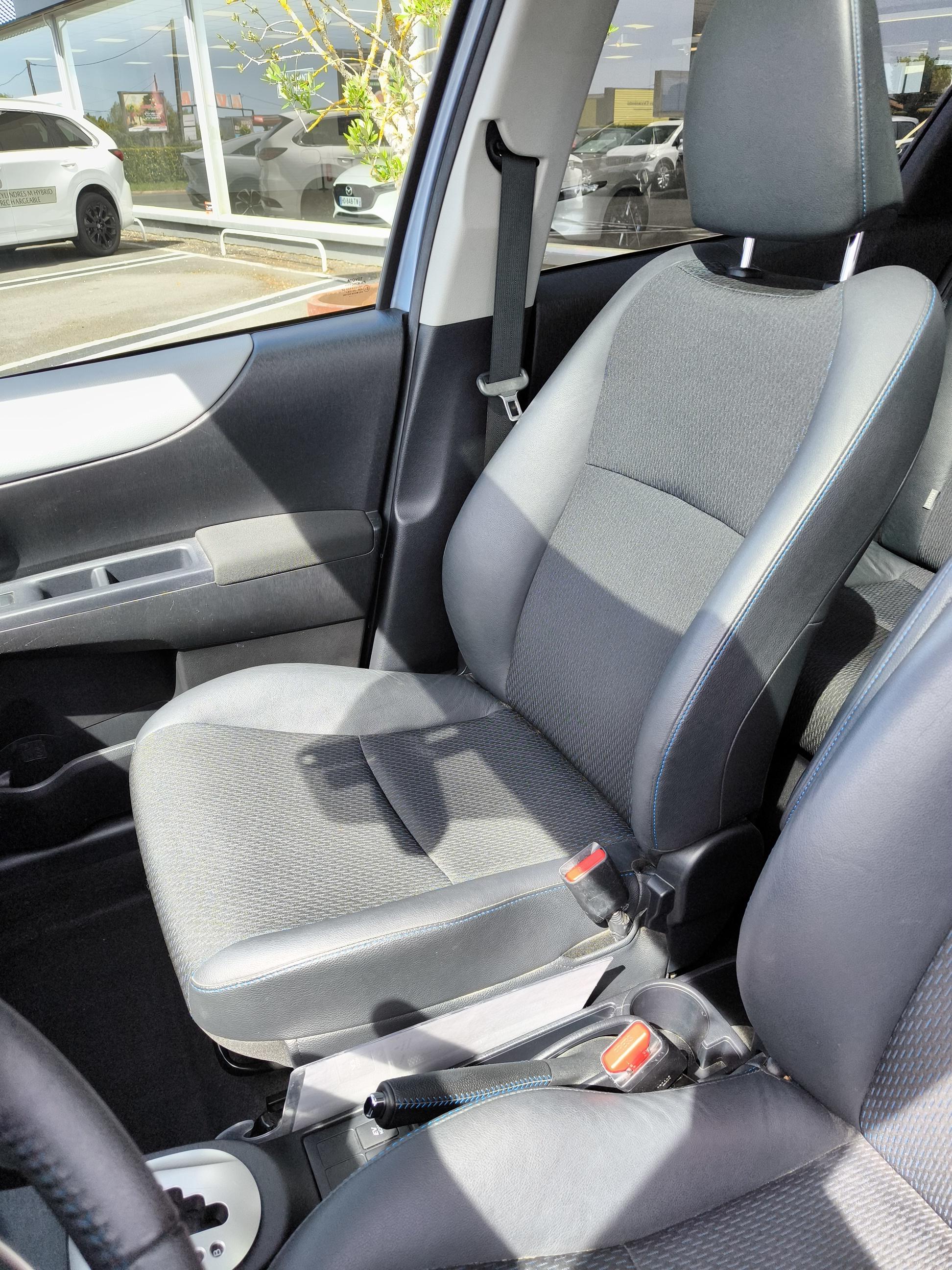 TOYOTA Yaris Hybride 100h Business - Véhicule Occasion Océane Auto