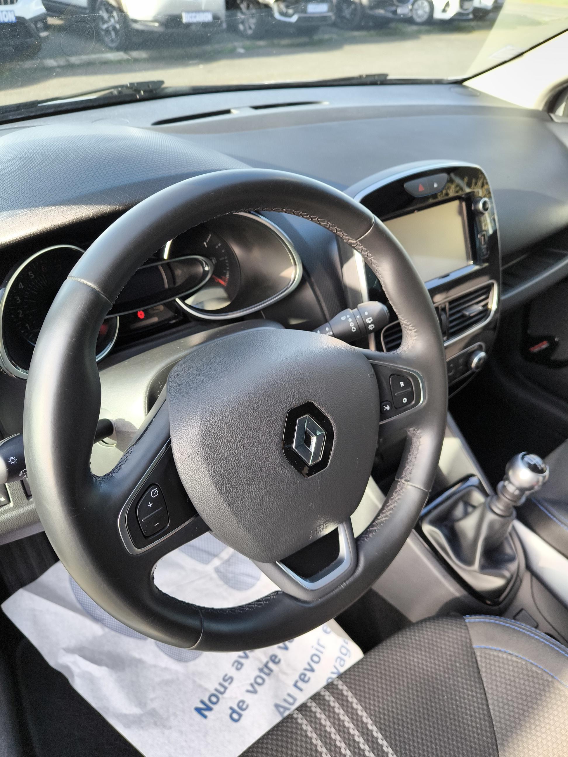 RENAULT Clio TCe 120 Energy Intens - Véhicule Occasion - Océane Auto RENAULT Clio TCe 120 Energy Intens - Véhicule Occasion Océane Auto