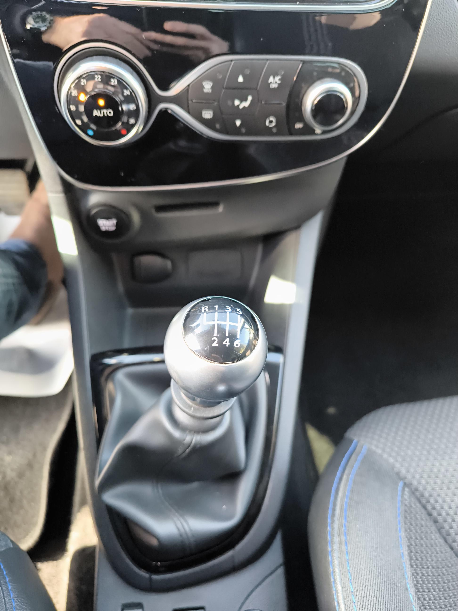 RENAULT Clio TCe 120 Energy Intens - Véhicule Occasion - Océane Auto RENAULT Clio TCe 120 Energy Intens - Véhicule Occasion Océane Auto