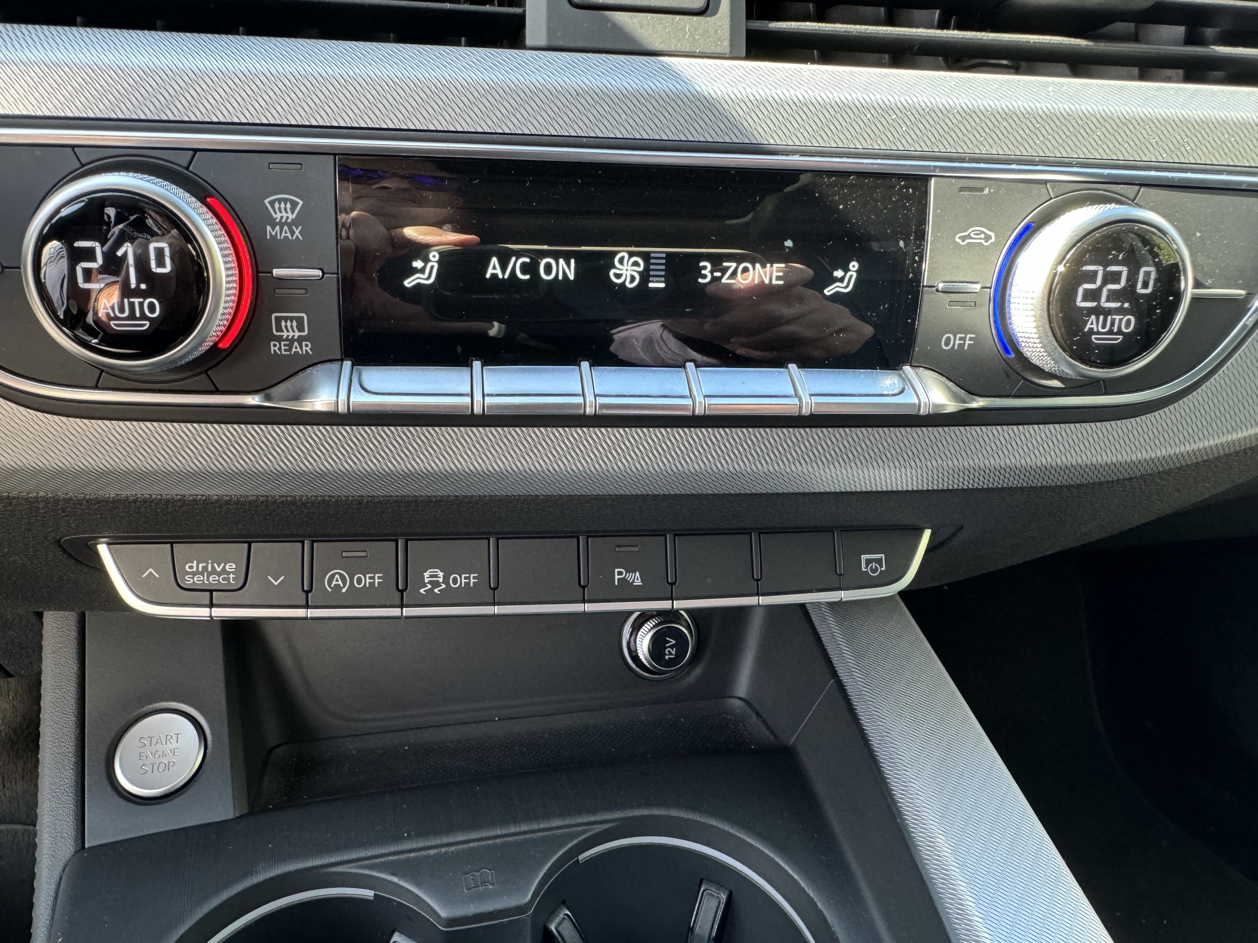 AUDI A4 Avant 2.0 TDI 150 S tronic 7 Design Luxe - Véhicule Occasion - Océane Auto AUDI A4 Avant 2.0 TDI 150 S tronic 7 Design Luxe - Véhicule Occasion Océane Auto