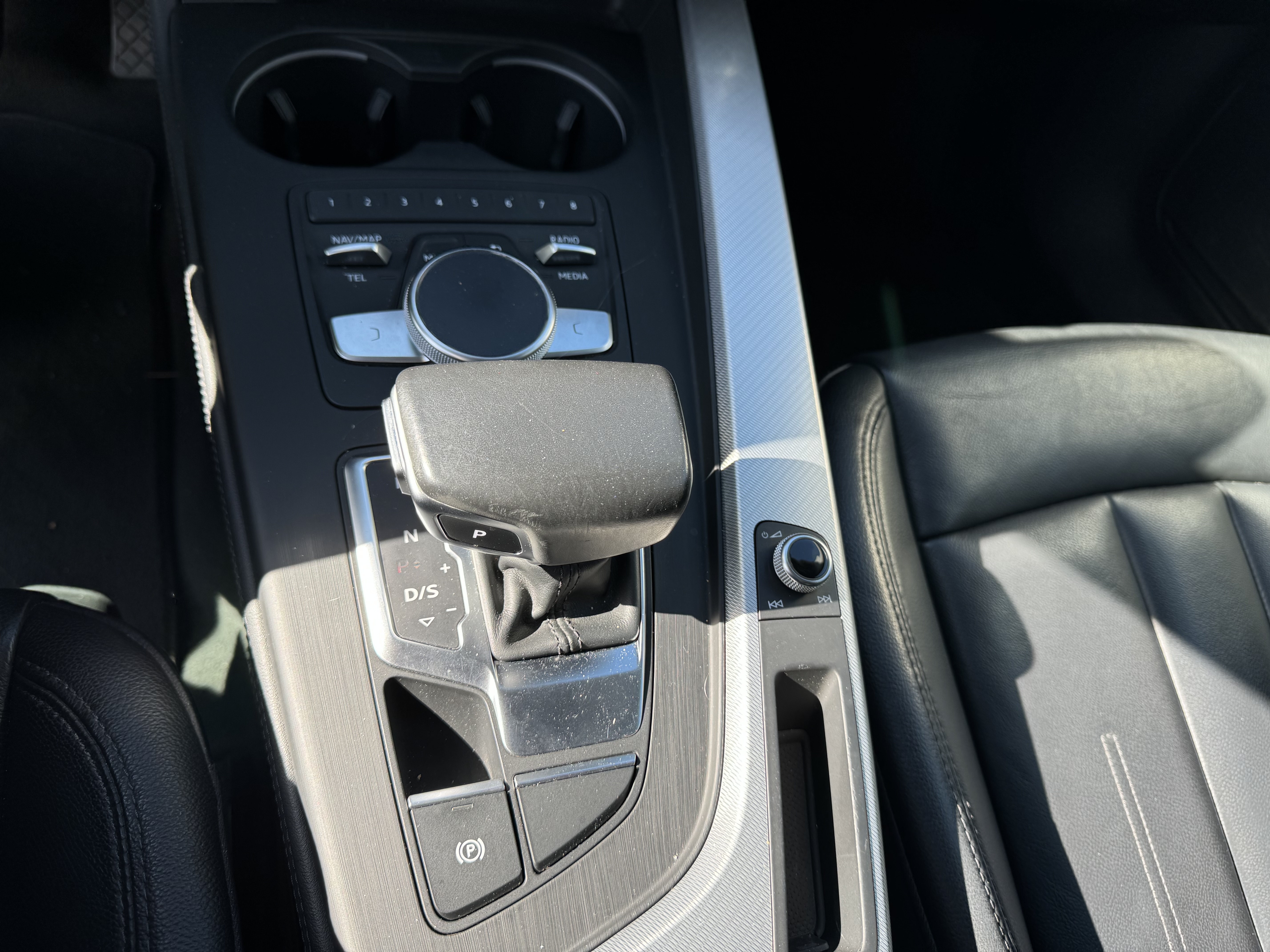 AUDI A4 Avant 2.0 TDI 150 S tronic 7 Design Luxe - Véhicule Occasion - Océane Auto AUDI A4 Avant 2.0 TDI 150 S tronic 7 Design Luxe - Véhicule Occasion Océane Auto