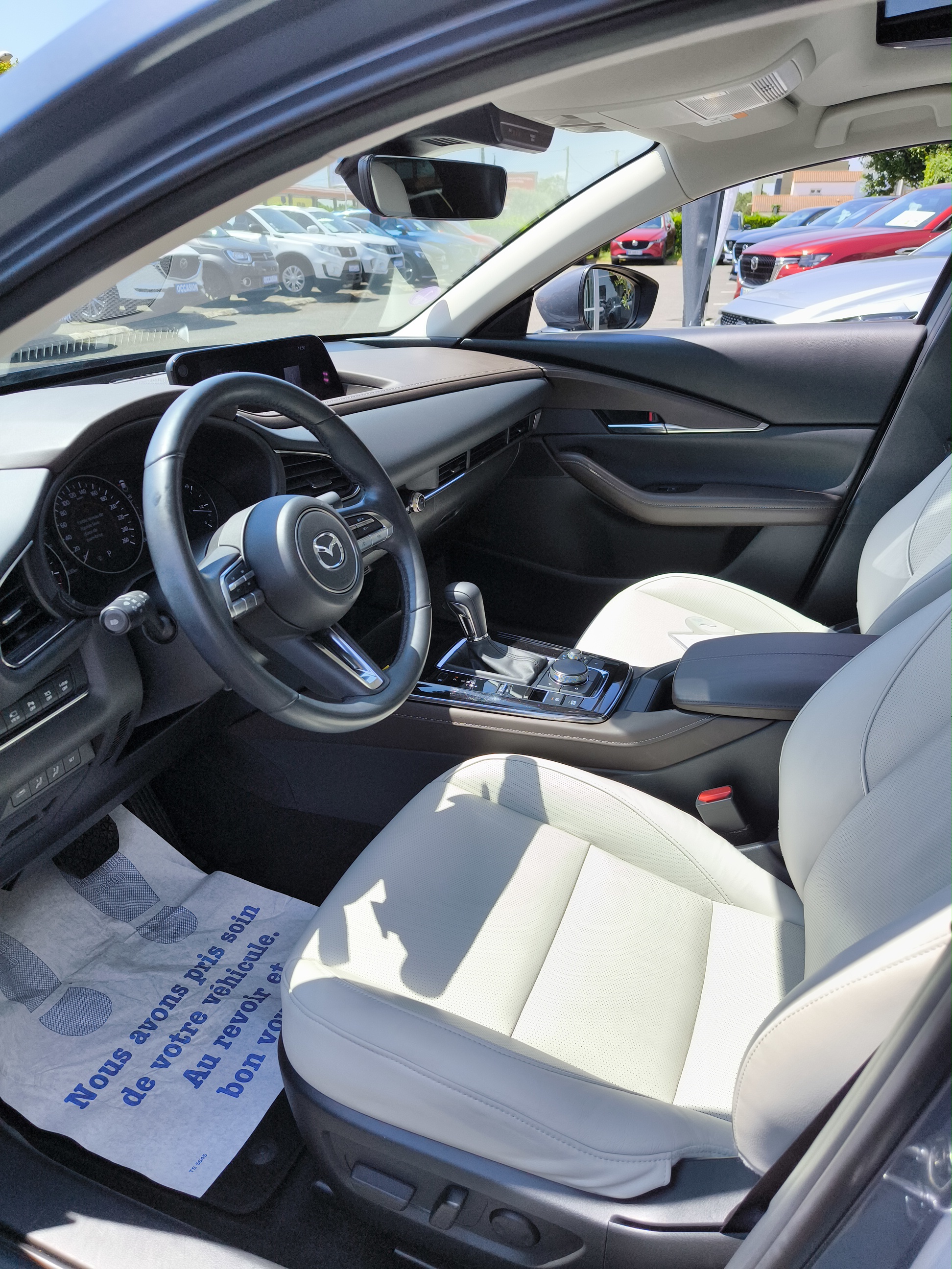 MAZDA CX-30 2.0L e-SKYACTIV X M Hybrid 186 ch 4x2 BVA6 Exclusive Cuir Pure-White - Véhicule Occasion - Océane Auto MAZDA CX-30 2.0L e-SKYACTIV X M Hybrid 186 ch 4x2 BVA6 Exclusive Cuir Pure-White - Véhicule Occasion Océane Auto