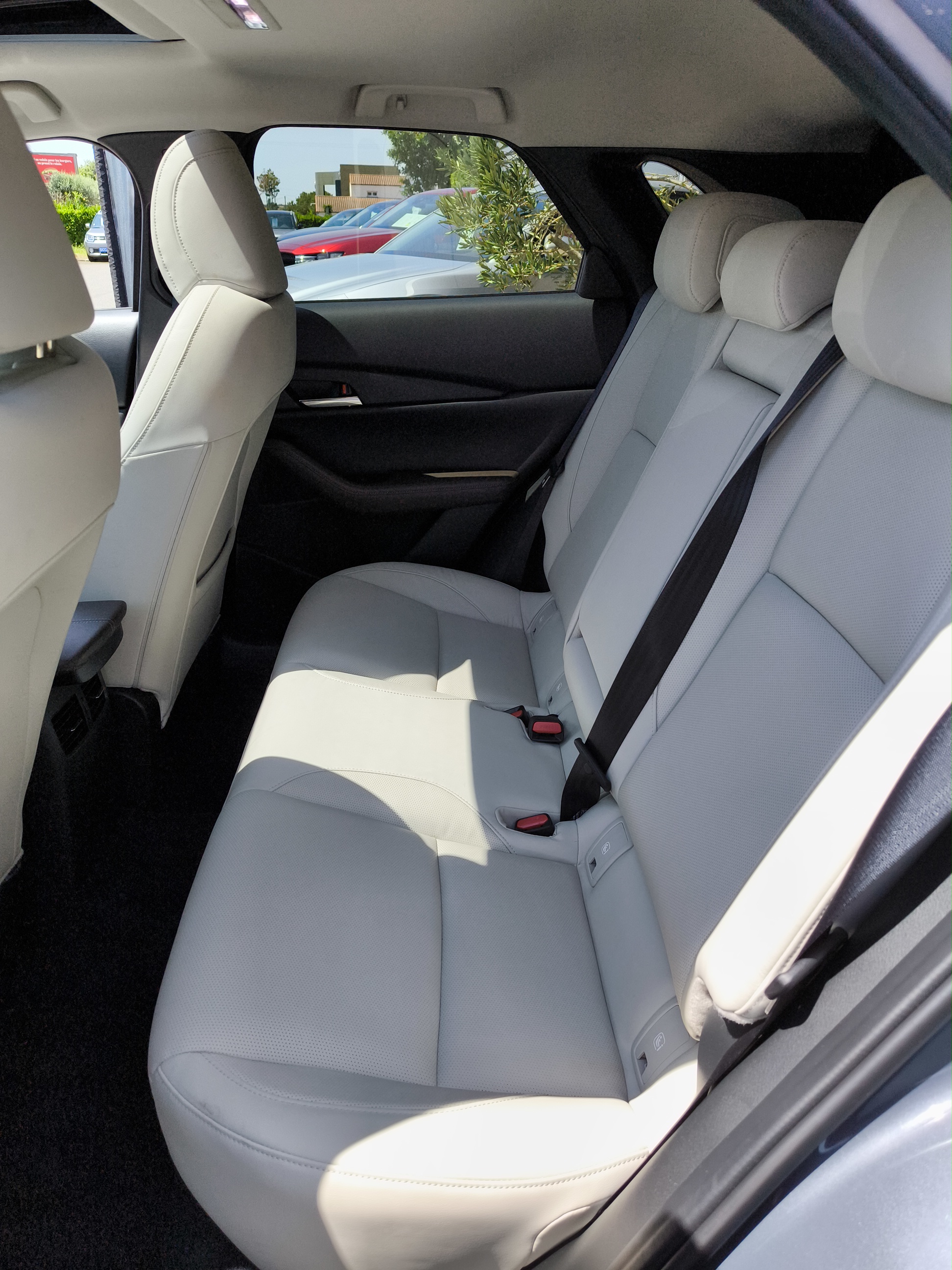 MAZDA CX-30 2.0L e-SKYACTIV X M Hybrid 186 ch 4x2 BVA6 Exclusive Cuir Pure-White - Véhicule Occasion - Océane Auto MAZDA CX-30 2.0L e-SKYACTIV X M Hybrid 186 ch 4x2 BVA6 Exclusive Cuir Pure-White - Véhicule Occasion Océane Auto