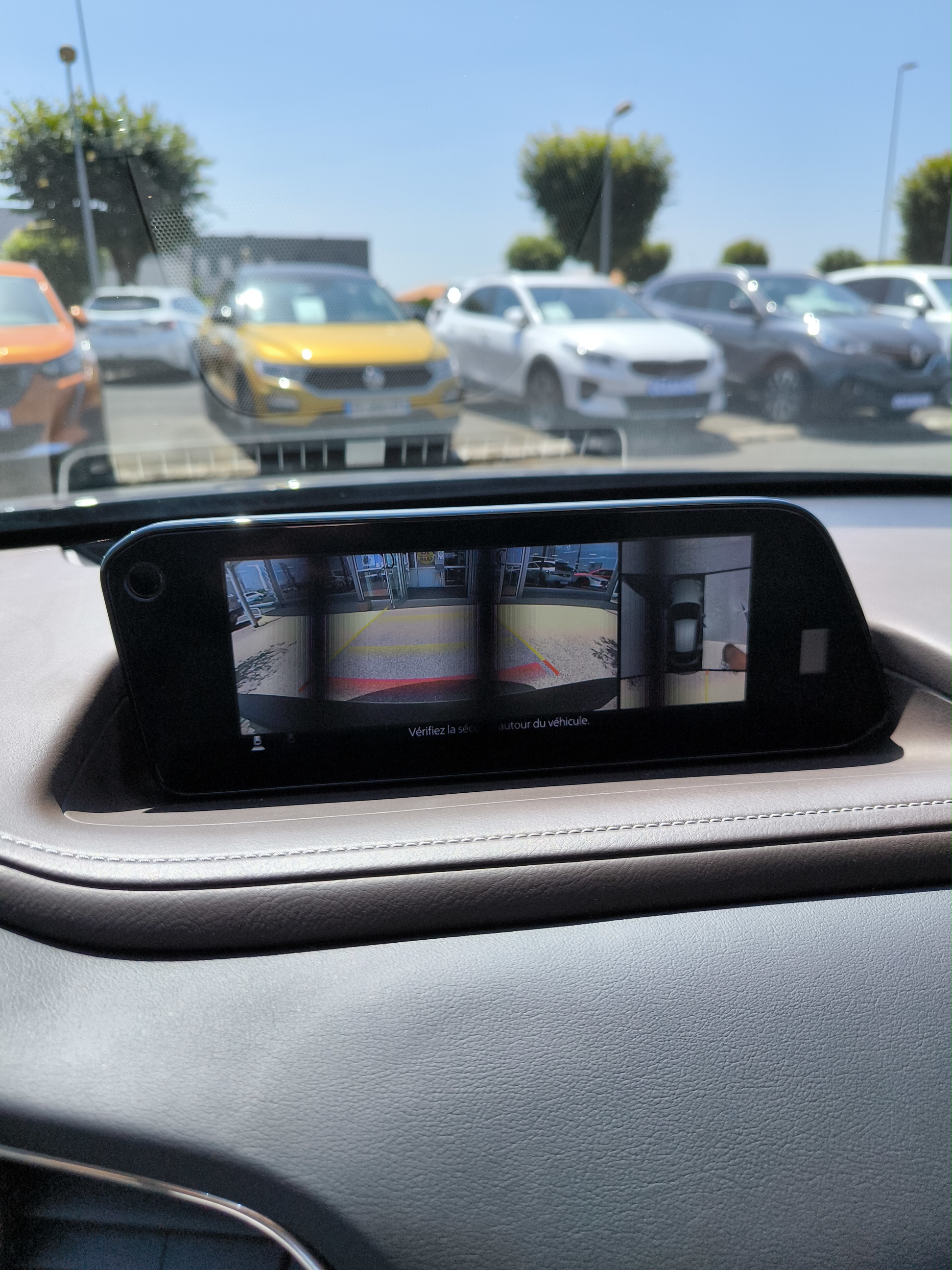 MAZDA CX-30 2.0L e-SKYACTIV X M Hybrid 186 ch 4x2 BVA6 Exclusive Cuir Pure-White - Véhicule Occasion - Océane Auto MAZDA CX-30 2.0L e-SKYACTIV X M Hybrid 186 ch 4x2 BVA6 Exclusive Cuir Pure-White - Véhicule Occasion Océane Auto