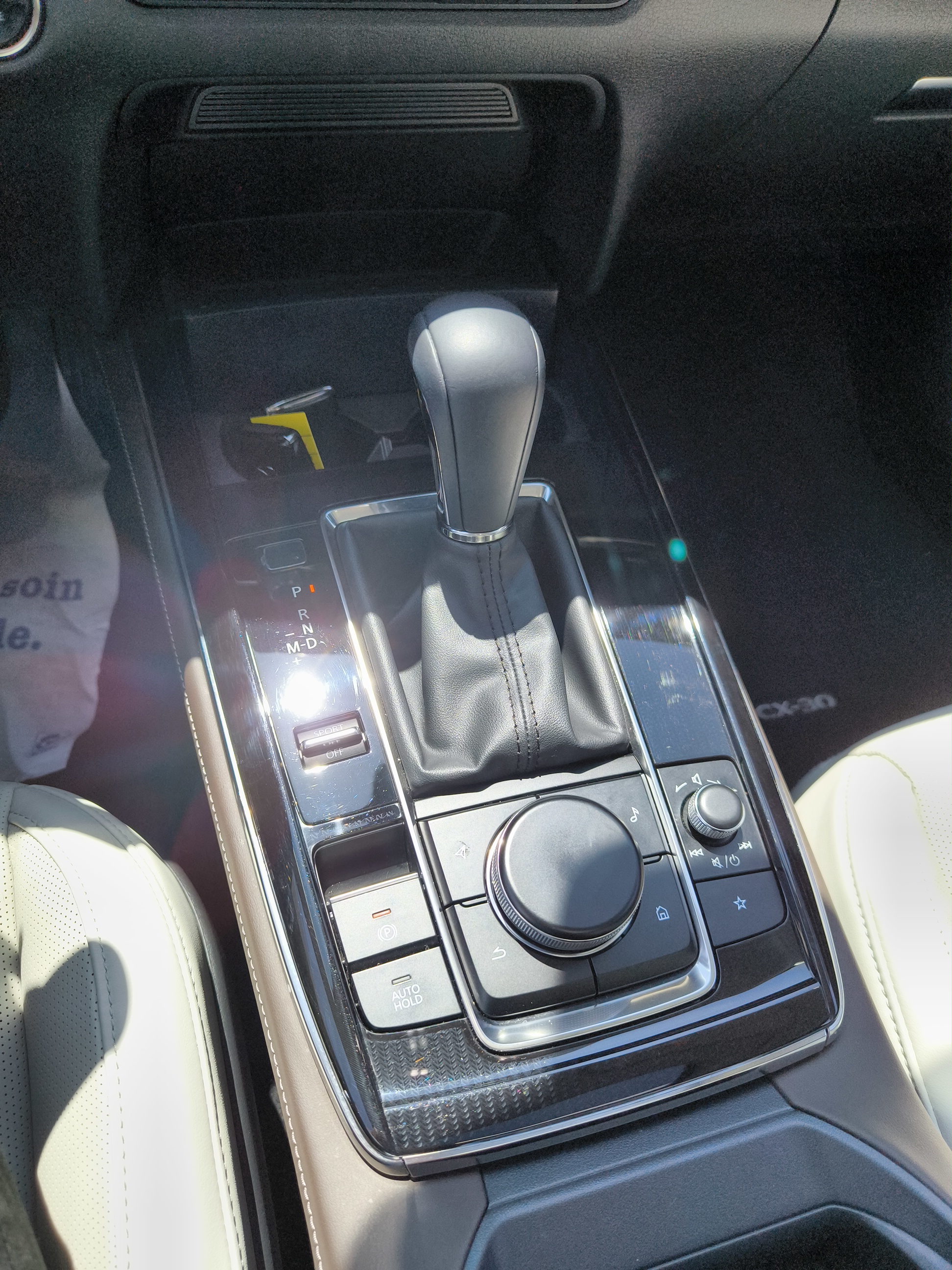 MAZDA CX-30 2.0L e-SKYACTIV X M Hybrid 186 ch 4x2 BVA6 Exclusive Cuir Pure-White - Véhicule Occasion - Océane Auto MAZDA CX-30 2.0L e-SKYACTIV X M Hybrid 186 ch 4x2 BVA6 Exclusive Cuir Pure-White - Véhicule Occasion Océane Auto