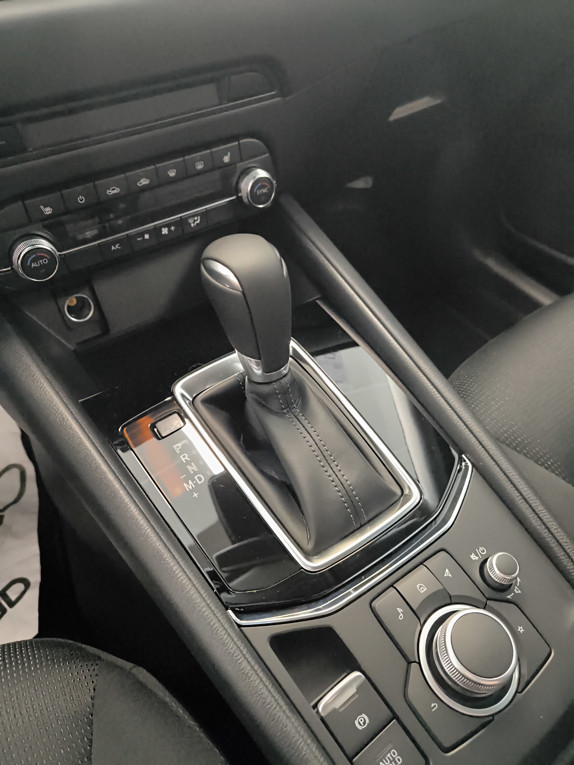 MAZDA CX-5 2.2L Skyactiv-D 150 ch 4x2 BVA6 Centre-Line - Véhicule Occasion - Océane Auto MAZDA CX-5 2.2L Skyactiv-D 150 ch 4x2 BVA6 Centre-Line - Véhicule Occasion Océane Auto