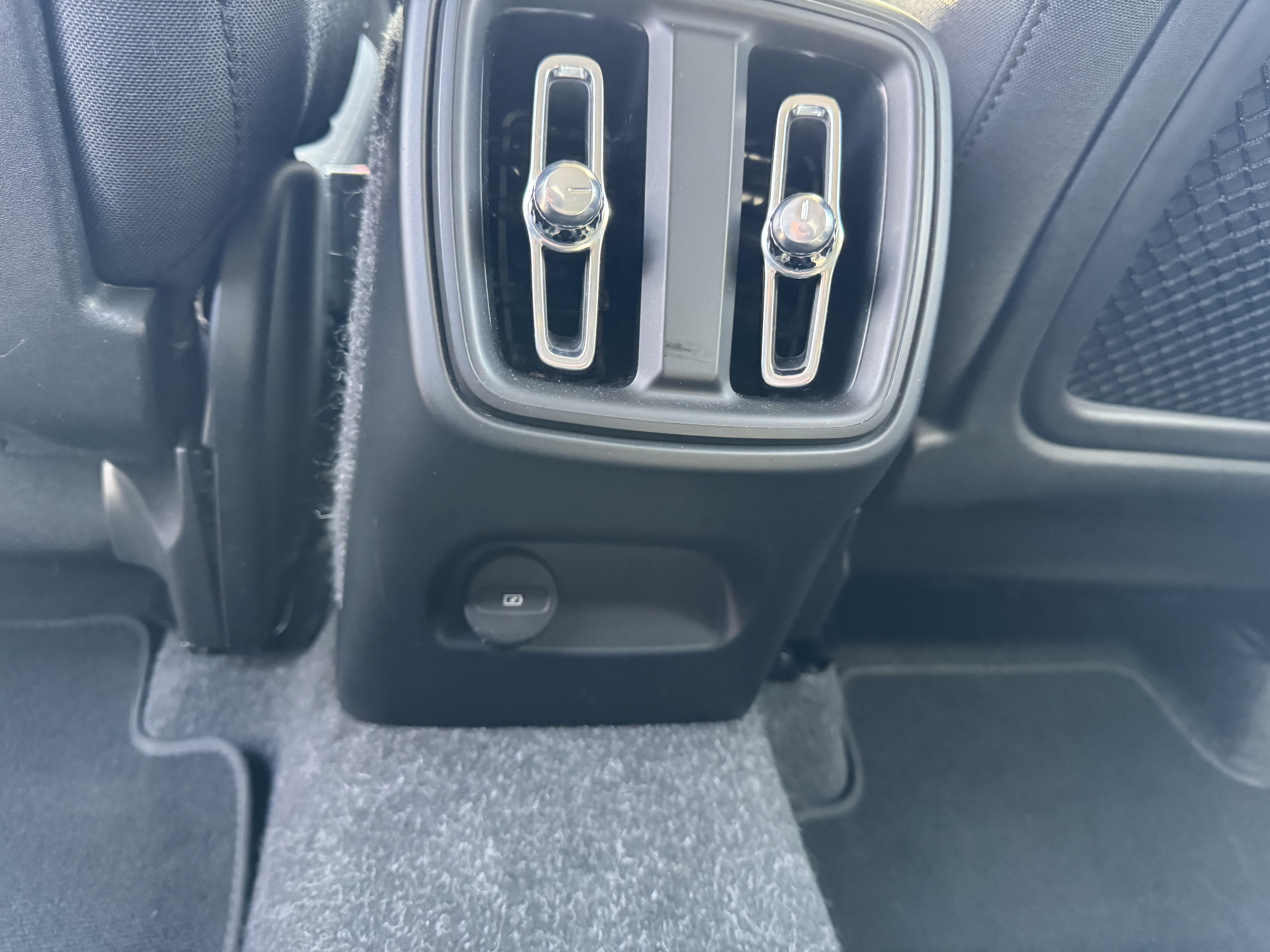 VOLVO XC40 T3 163 ch Geartronic 8 R-Design - Véhicule Occasion Océane Auto