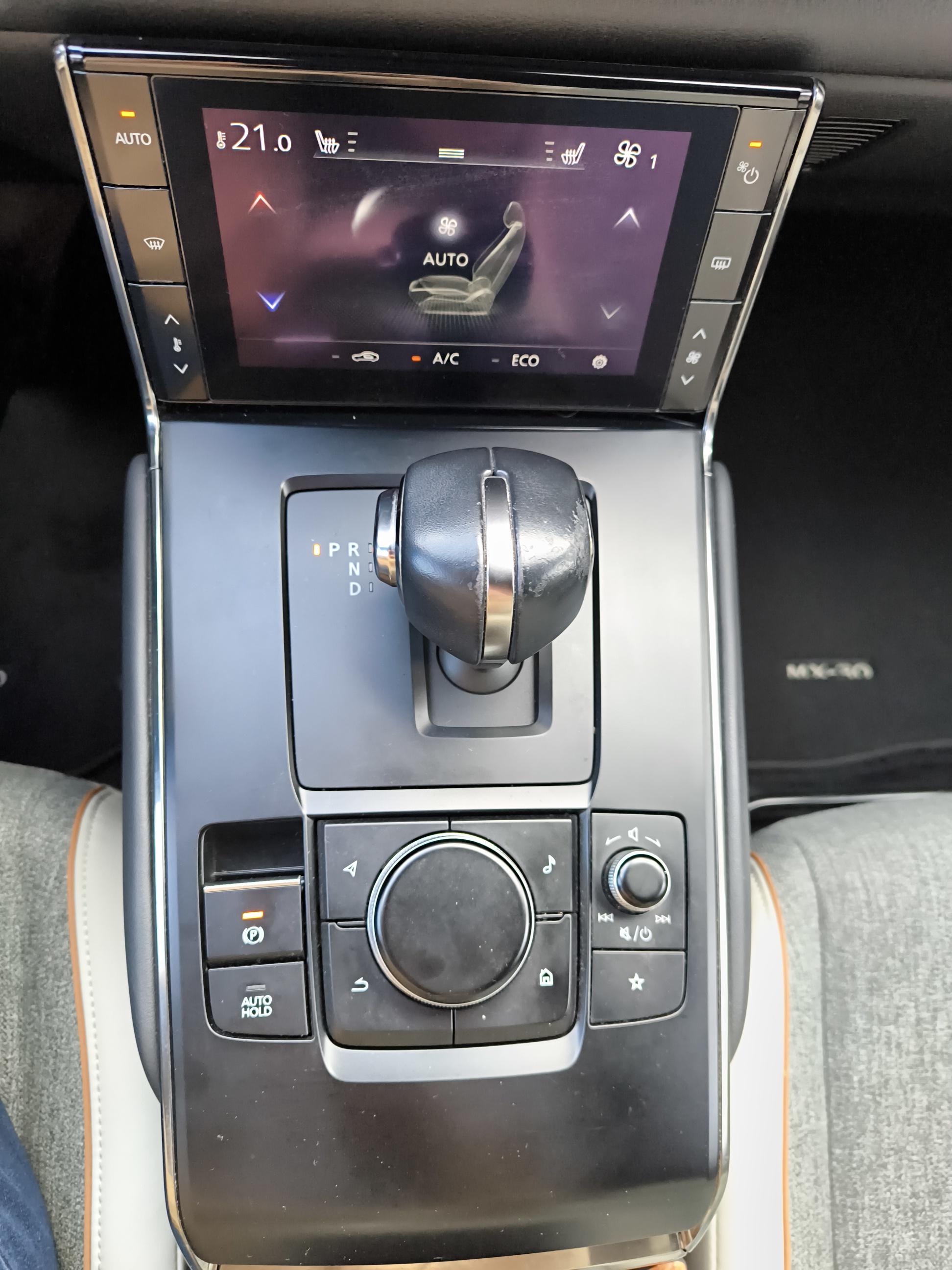 MAZDA MX-30 e-Skyactiv 145 ch First Edition Modern Confidence - Véhicule Occasion Océane Auto