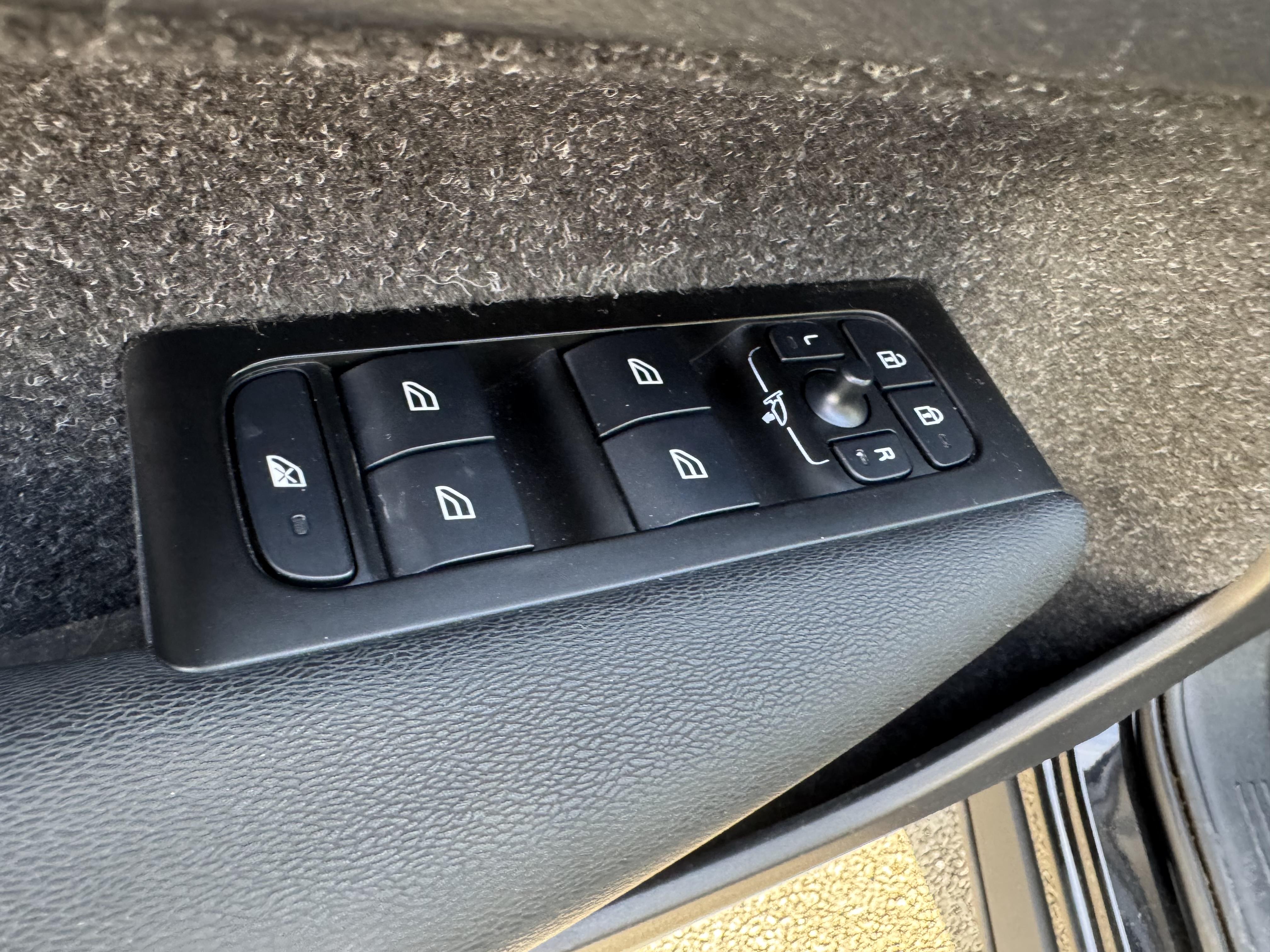 VOLVO XC40 T3 163 ch Geartronic 8 R-Design - Véhicule Occasion Océane Auto