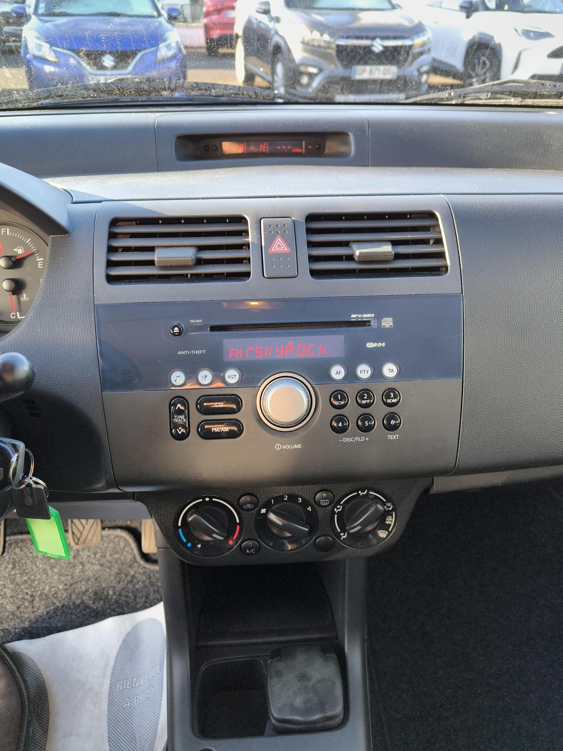 SUZUKI Swift 1.3 GL - Véhicule Occasion Océane Auto