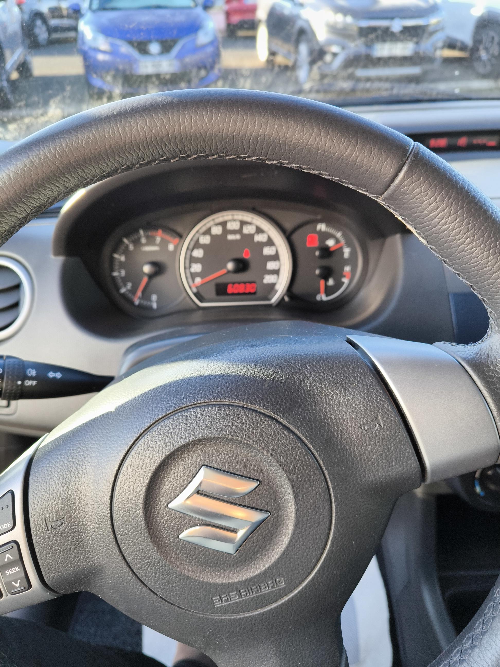 SUZUKI Swift 1.3 GL - Véhicule Occasion Océane Auto