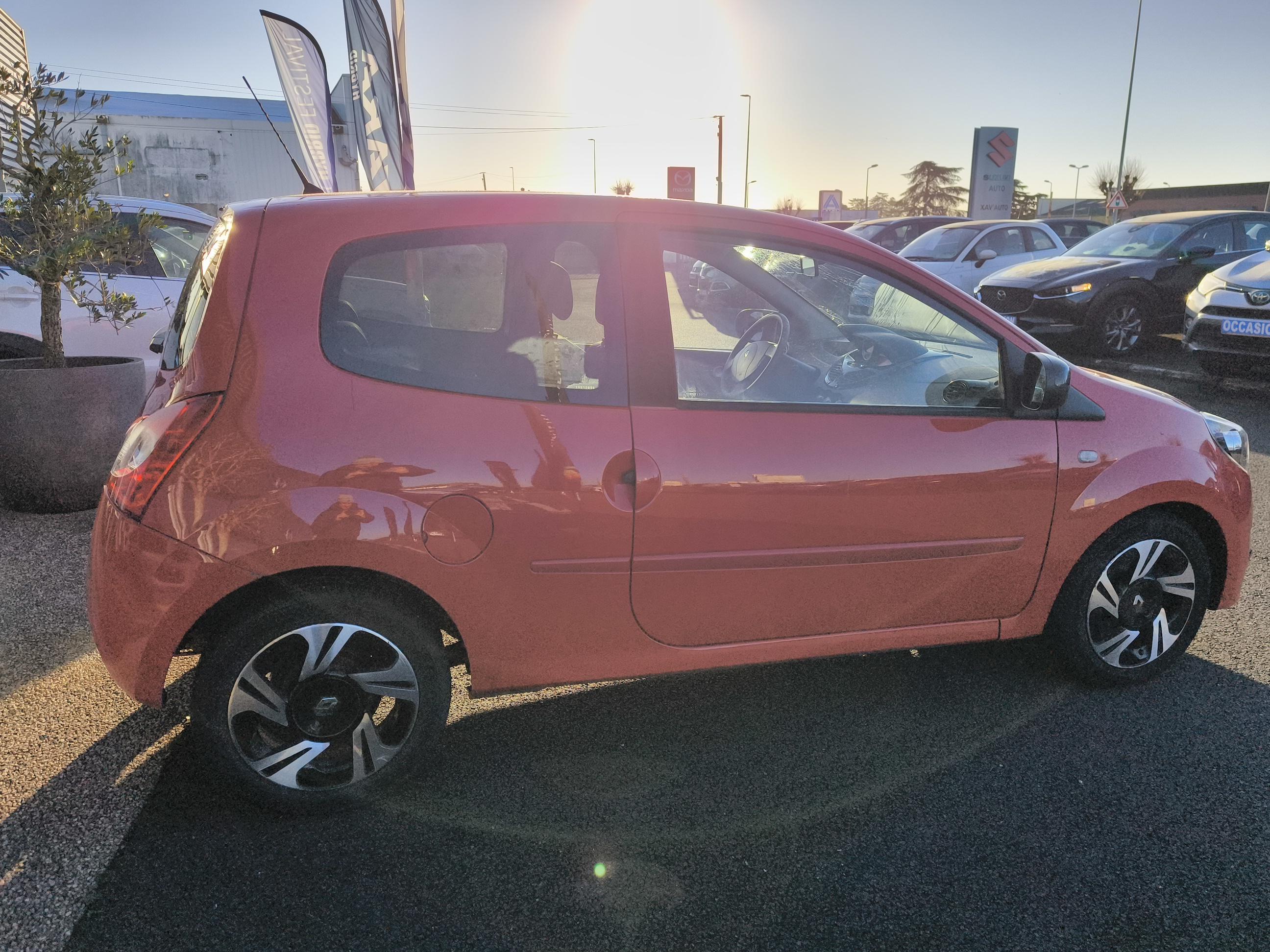 RENAULT Twingo II 1.2 LEV 16v 75 eco2 Intens - Véhicule Occasion Océane Auto