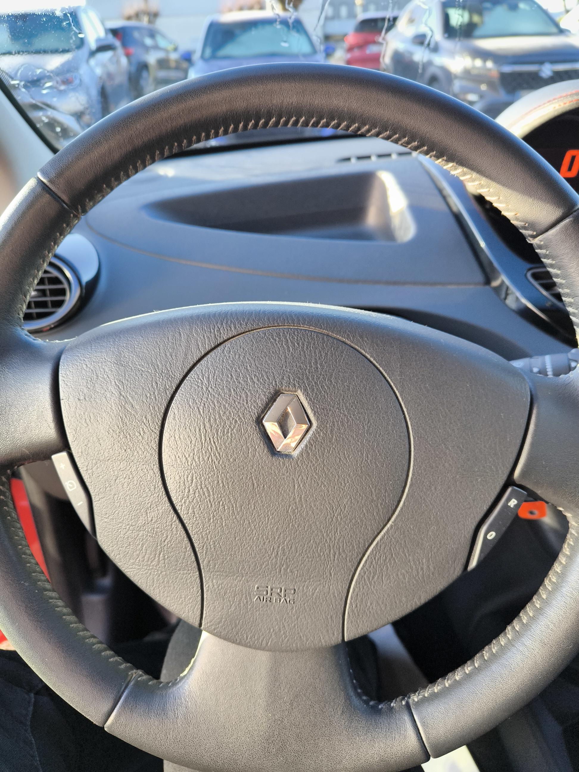 RENAULT Twingo II 1.2 LEV 16v 75 eco2 Intens - Véhicule Occasion Océane Auto