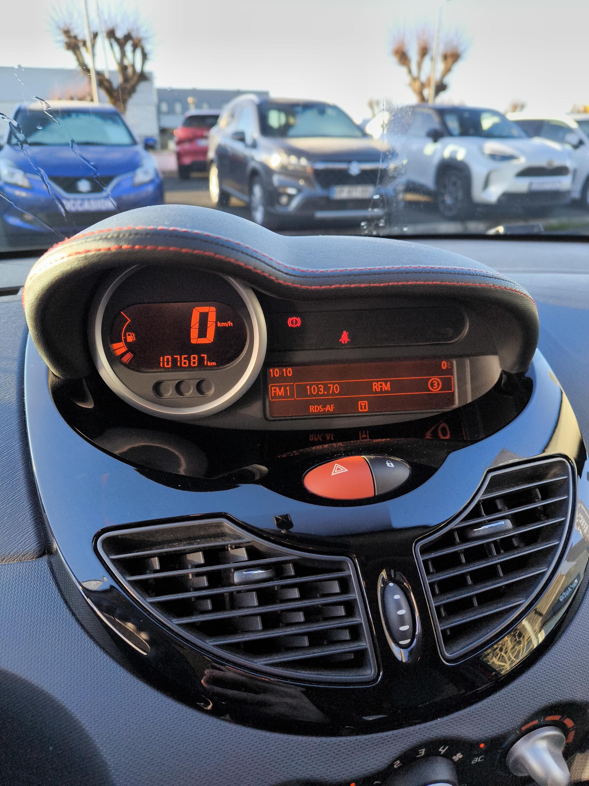 RENAULT Twingo II 1.2 LEV 16v 75 eco2 Intens - Véhicule Occasion Océane Auto