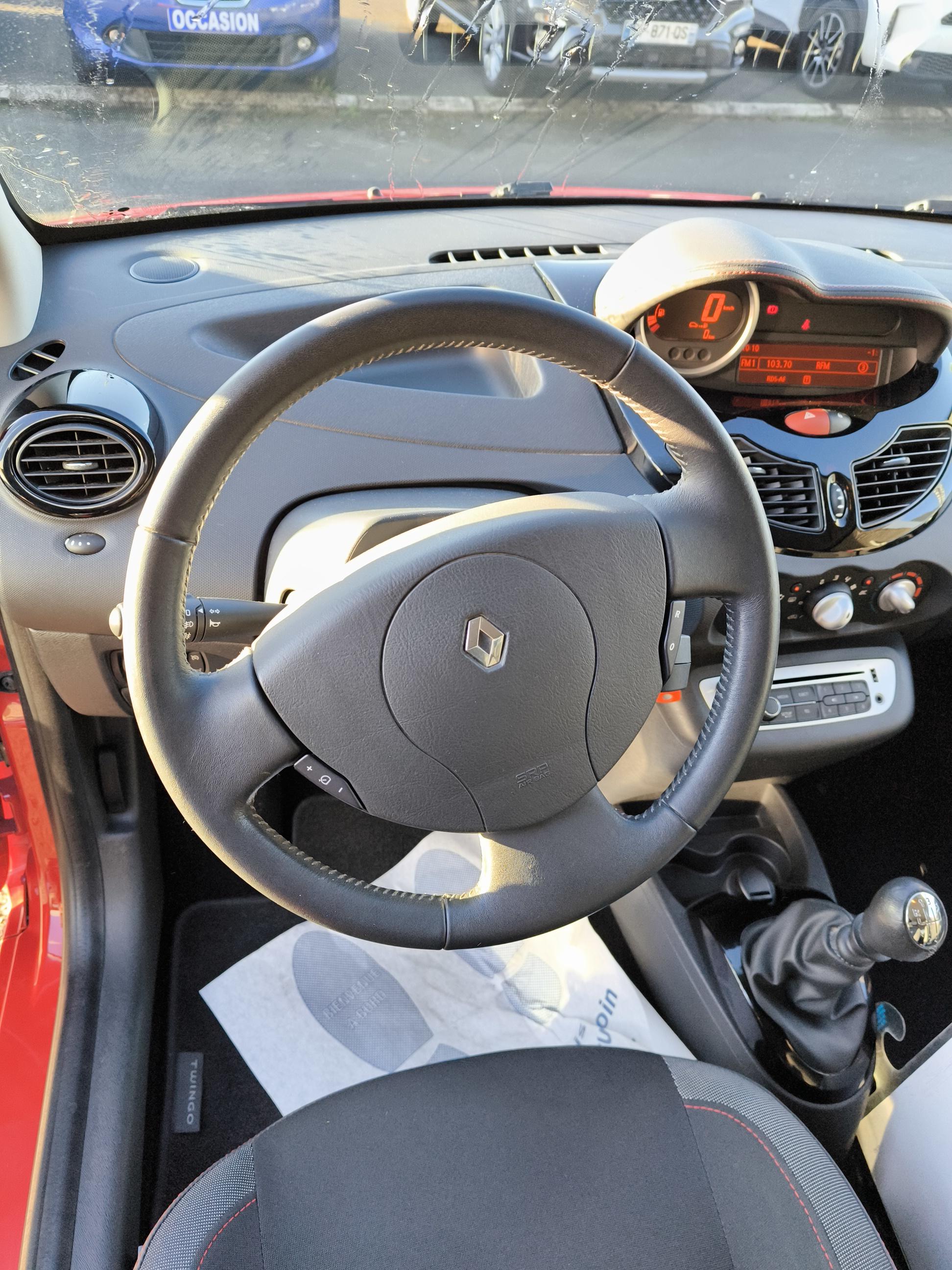 RENAULT Twingo II 1.2 LEV 16v 75 eco2 Intens - Véhicule Occasion Océane Auto