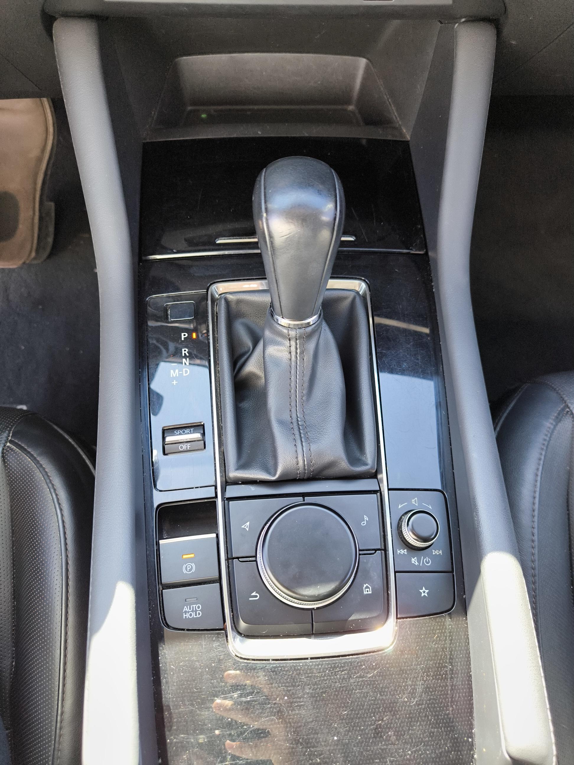 MAZDA Mazda3 Berline 2.0L SKYACTIV-G M Hybrid 122 ch BVA6 Inspiration - Véhicule Occasion - Océane Auto MAZDA Mazda3 Berline 2.0L SKYACTIV-G M Hybrid 122 ch BVA6 Inspiration - Véhicule Occasion Océane Auto