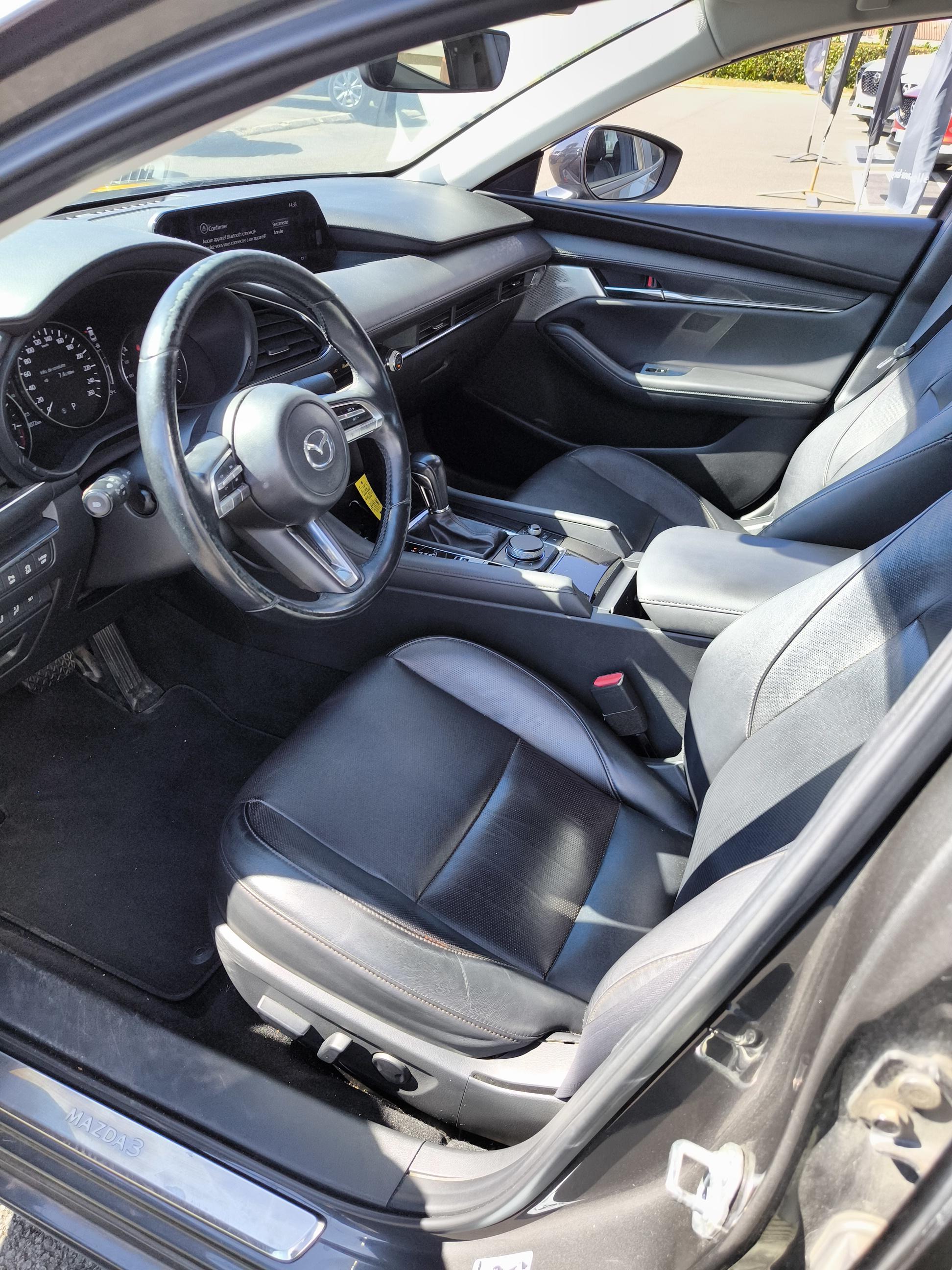 MAZDA Mazda3 Berline 2.0L SKYACTIV-G M Hybrid 122 ch BVA6 Inspiration - Véhicule Occasion - Océane Auto MAZDA Mazda3 Berline 2.0L SKYACTIV-G M Hybrid 122 ch BVA6 Inspiration - Véhicule Occasion Océane Auto