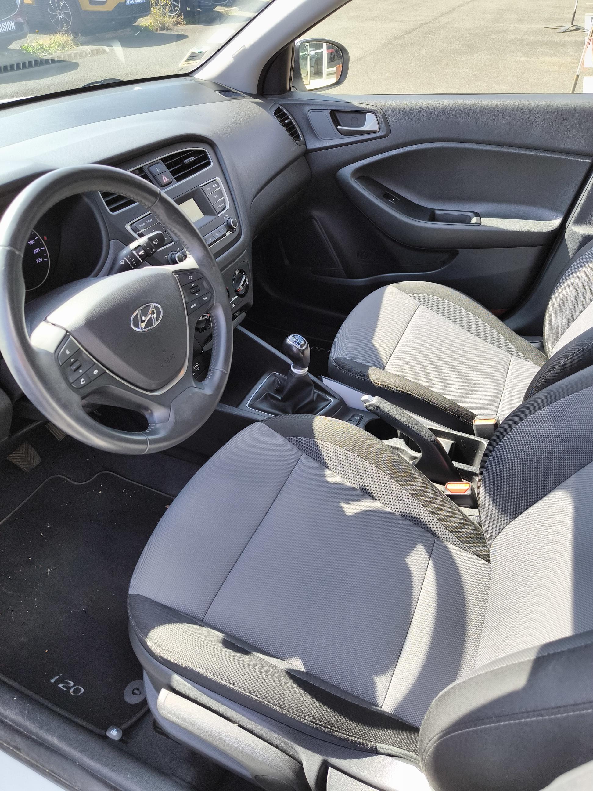 HYUNDAI i20 1.2 75 Initia - Véhicule Occasion - Océane Auto HYUNDAI i20 1.2 75 Initia - Véhicule Occasion Océane Auto